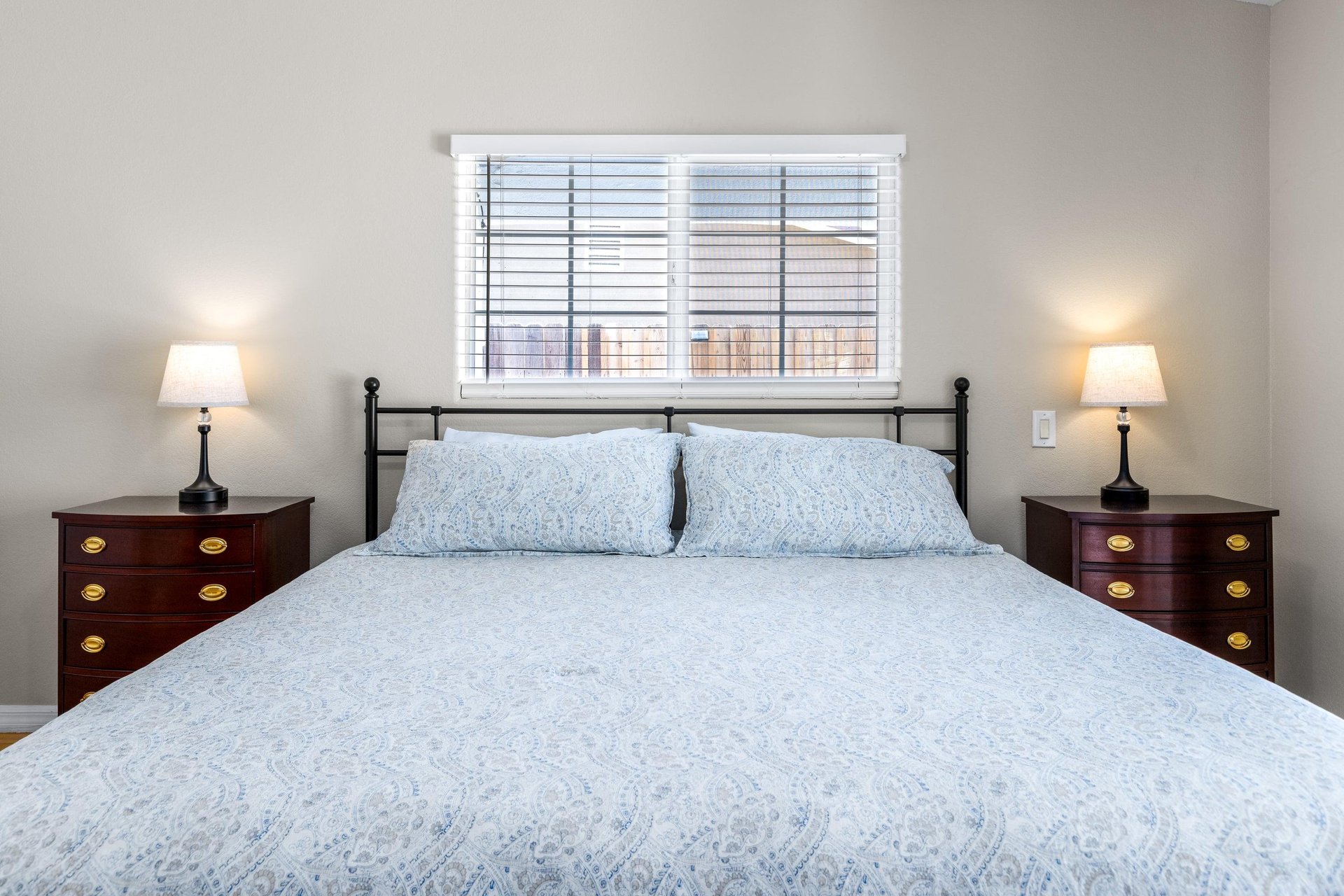 King size bed, flatscreen TV, and ensuite bathroom.