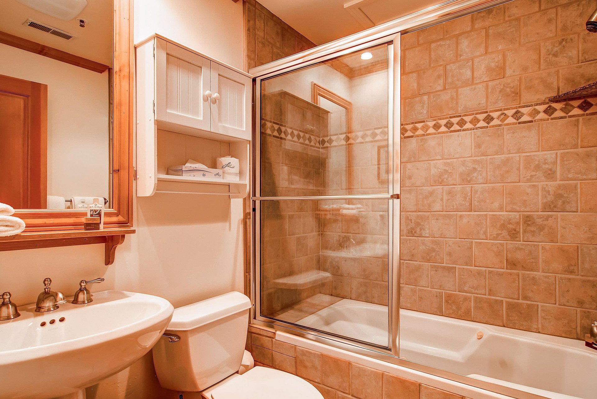 Second bedroom bath  Park City LodgingLift Lodge 203
