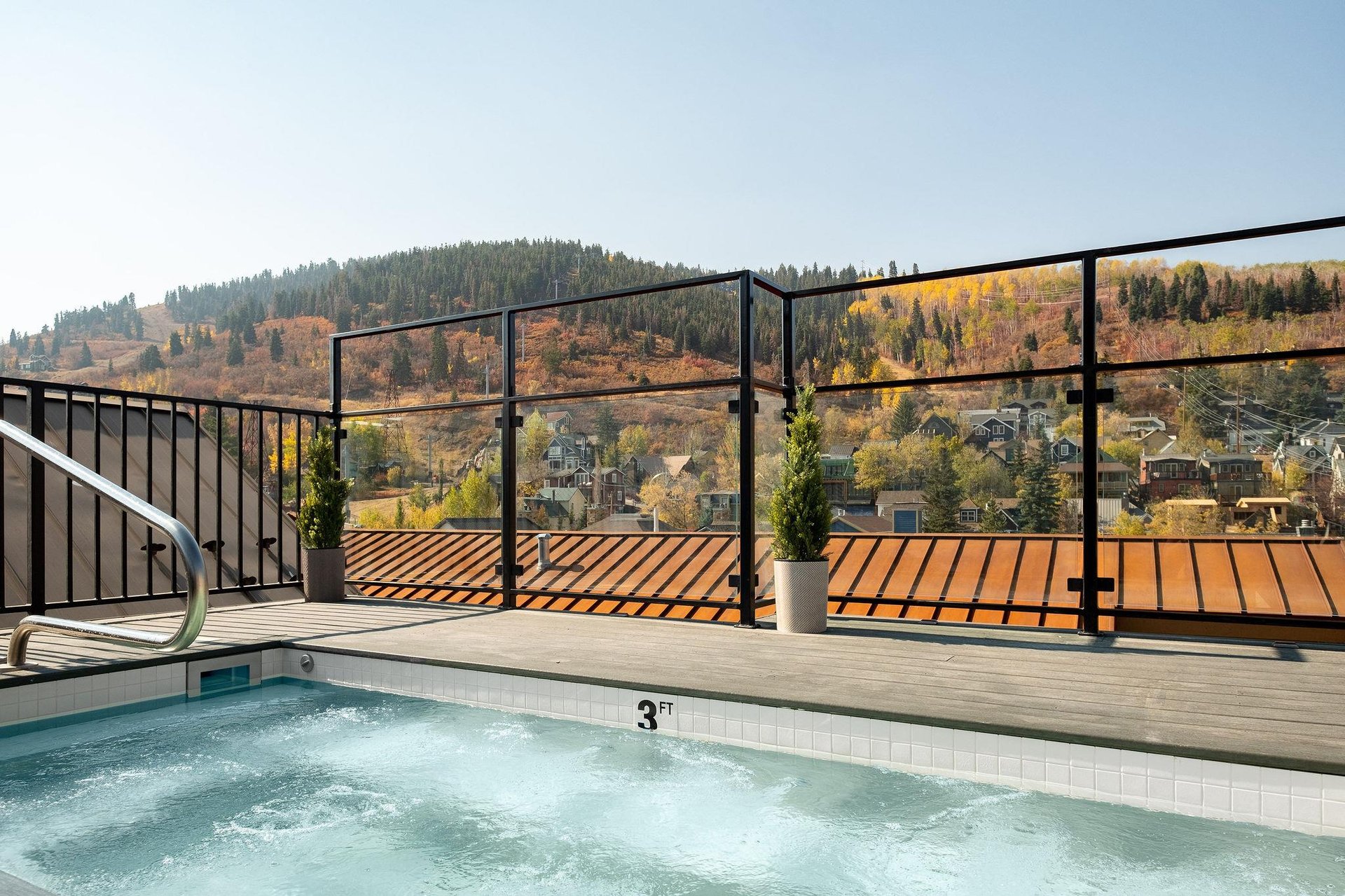 Hot tub overlooks the ski hill