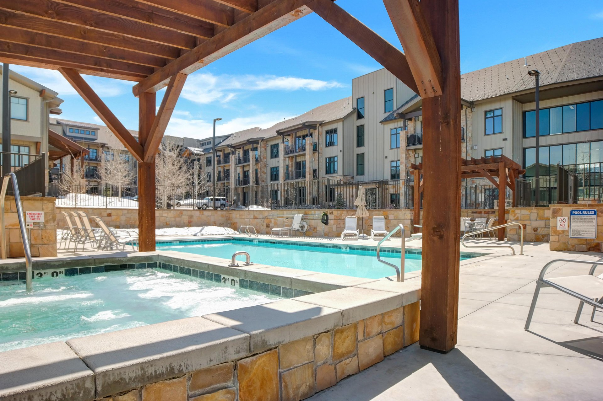 The Blackstone vacation rental offers a common hot tub and pool area with plenty of lounge chairs.
