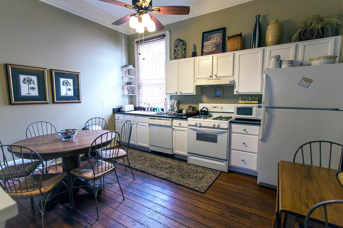 A dining table and breakfast nook gives everyone space to spread out.
