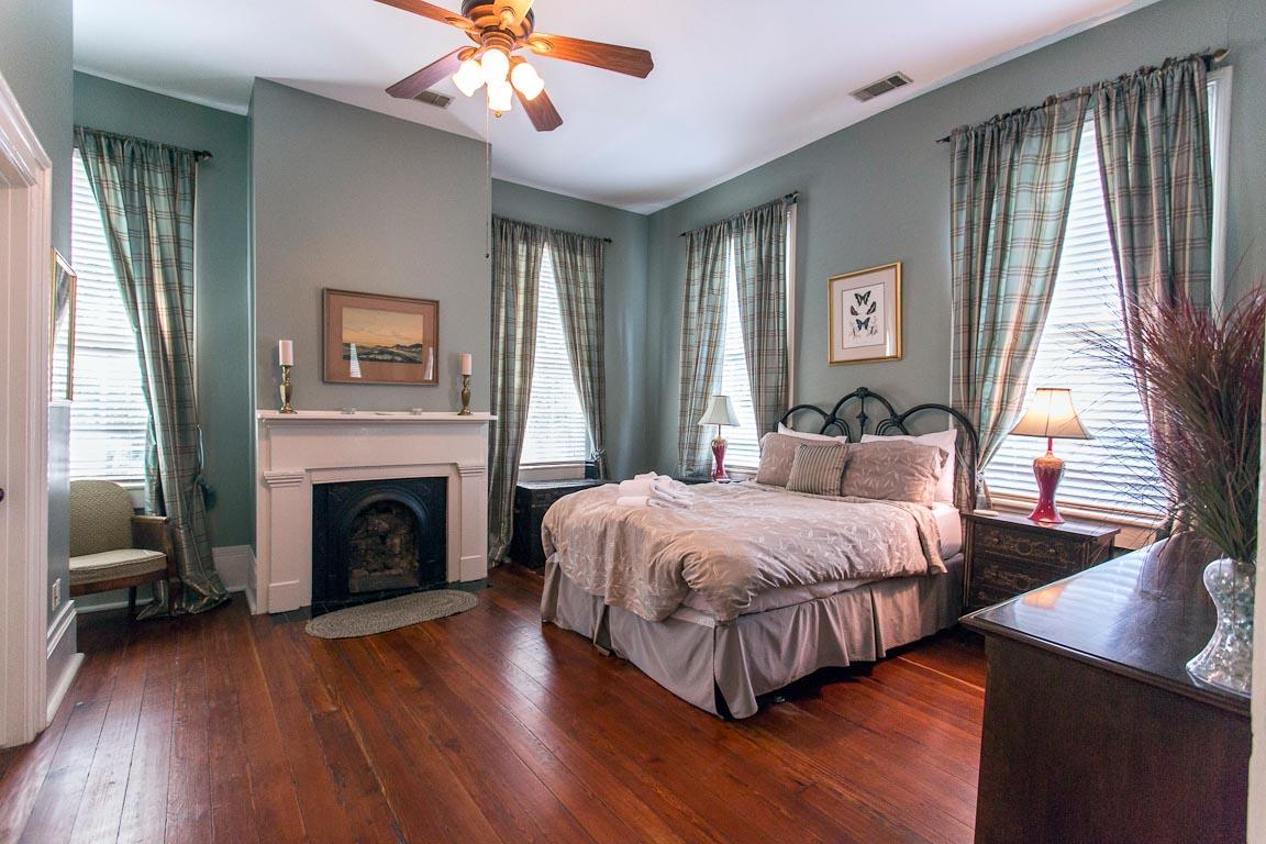 The fourth bedroom with queen bed shares a bath with the neighboring bedroom.