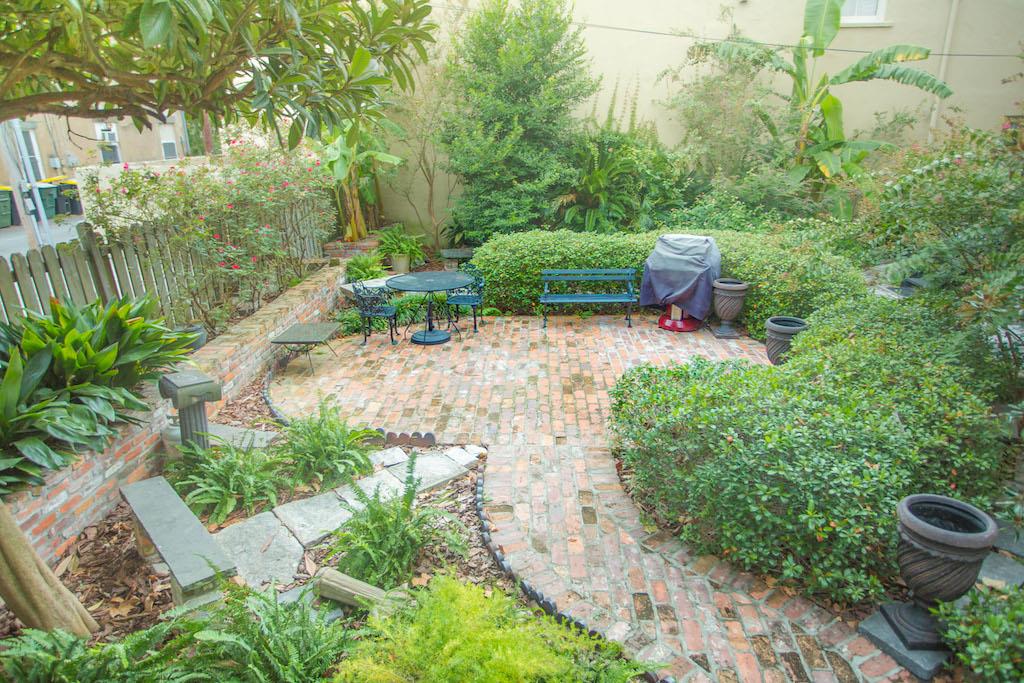 Enjoy access to the quiet courtyard.