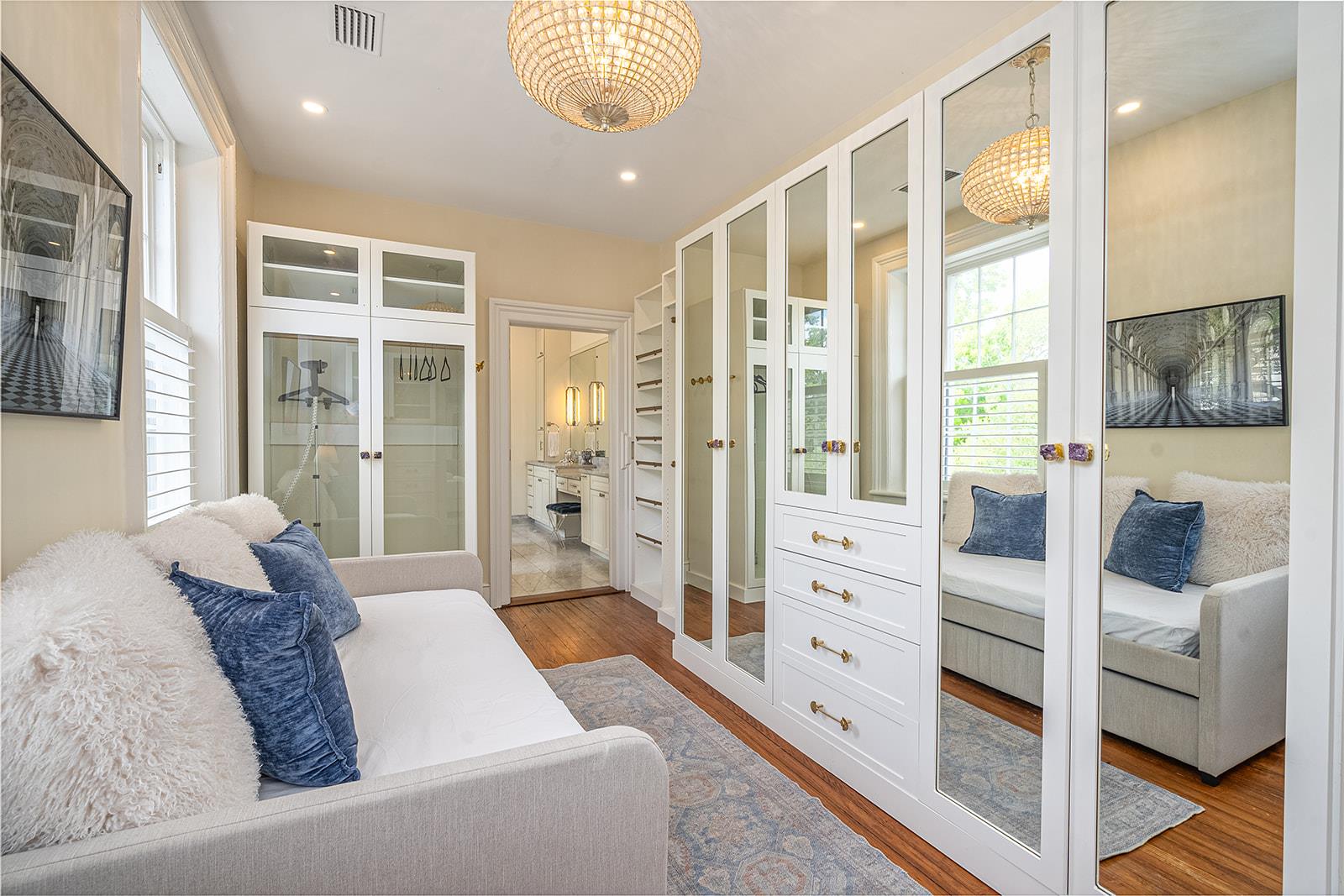 The trunk room offers a trundle bed with two twin beds, and an ample amount of storage for your belongings.