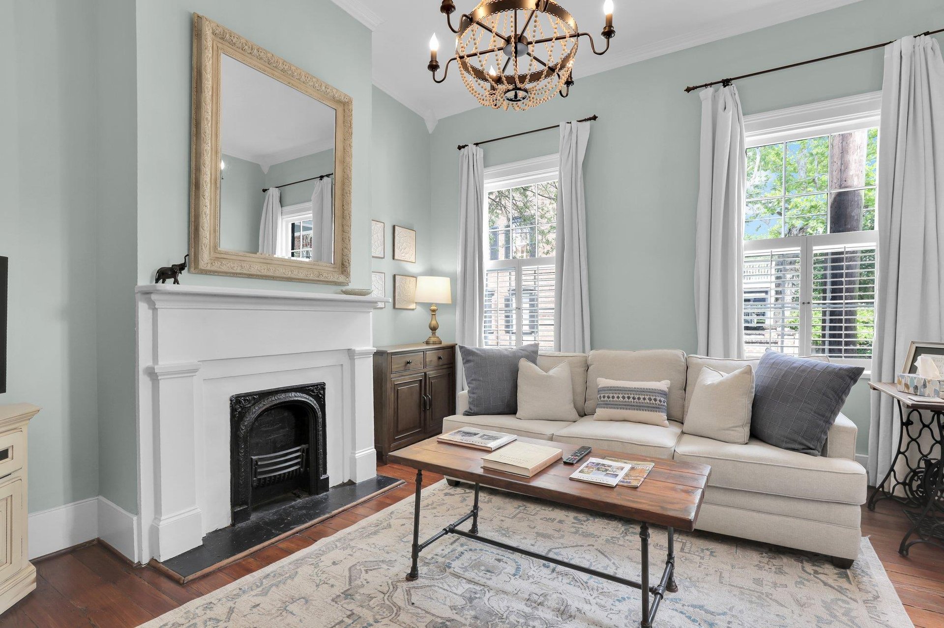 Welcome to Red Door on Price