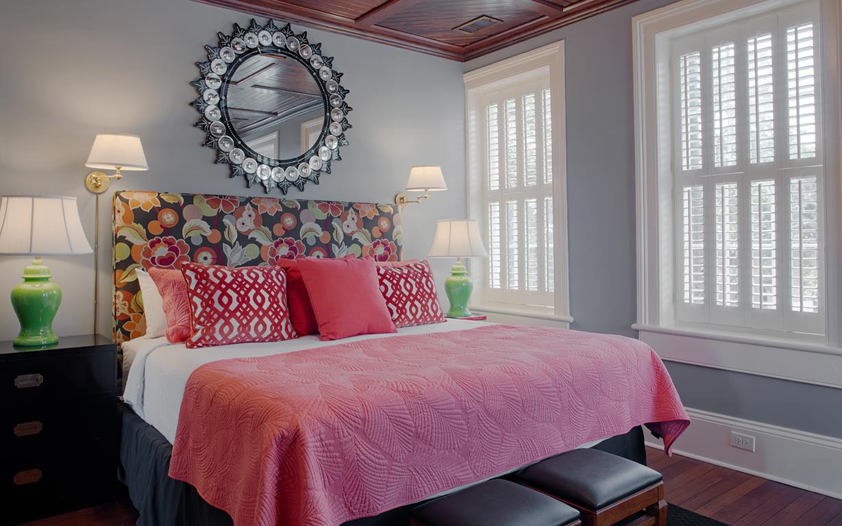 Each suite offers a plush kingsize bed.