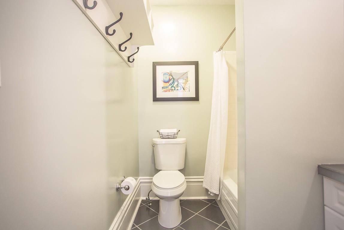 View of the full bath.