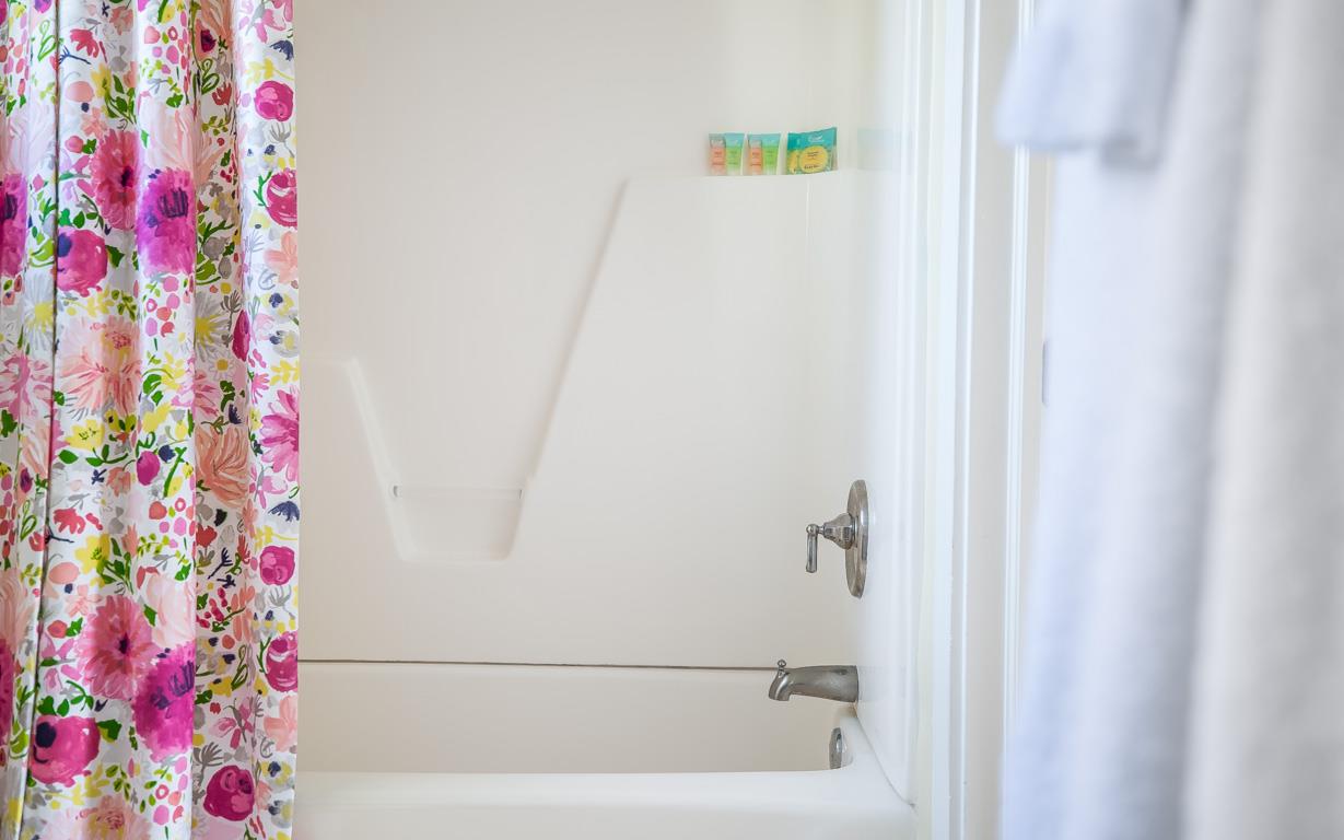 Tubshower combo is great for kids