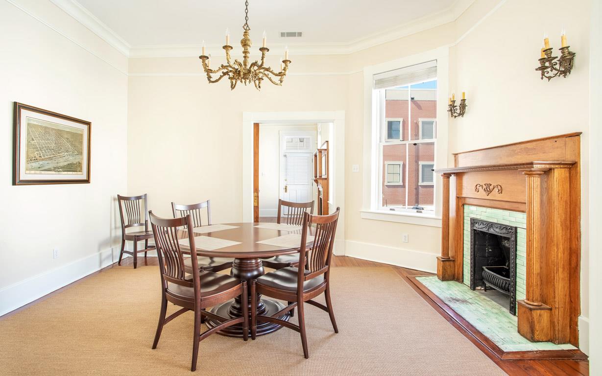 The table can comfortably seat six.