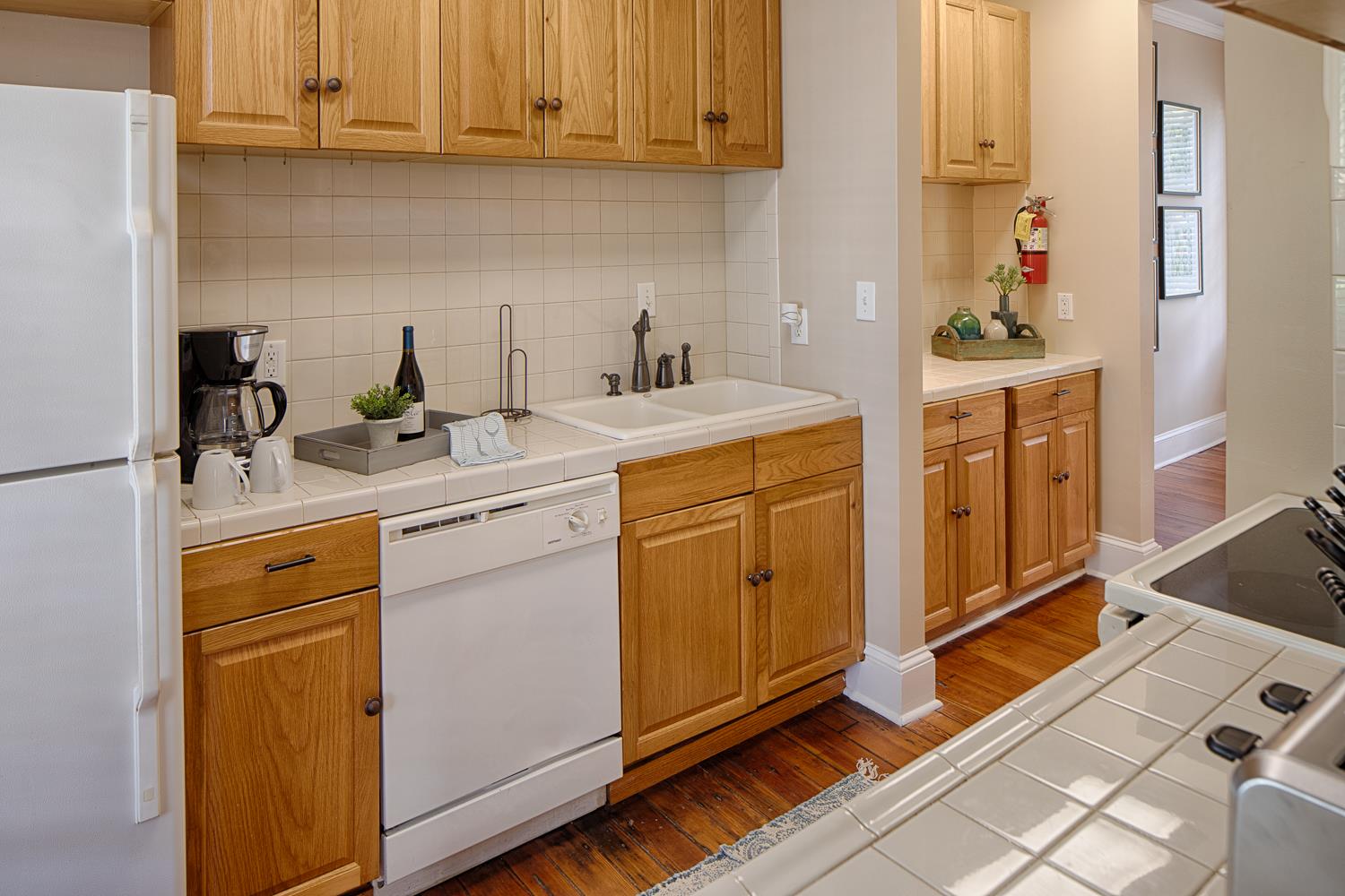 A full kitchen with butlers pantry.