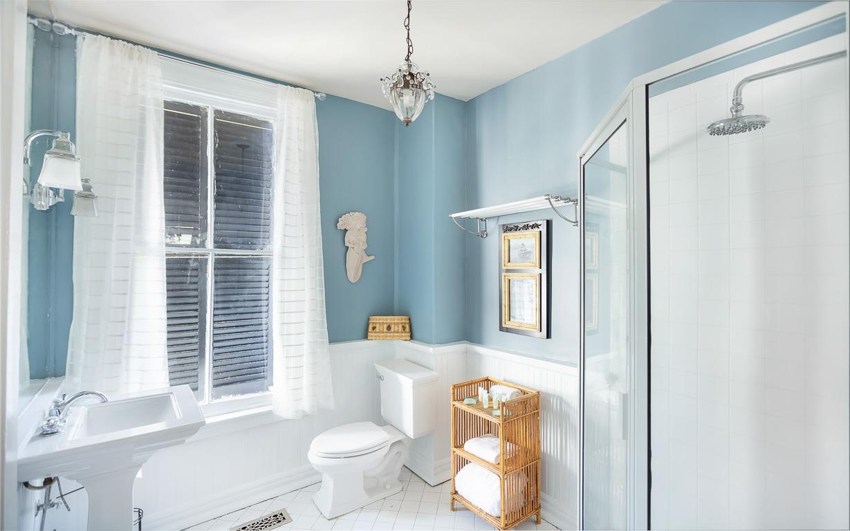 Plenty of space to get ready for a day out on the town