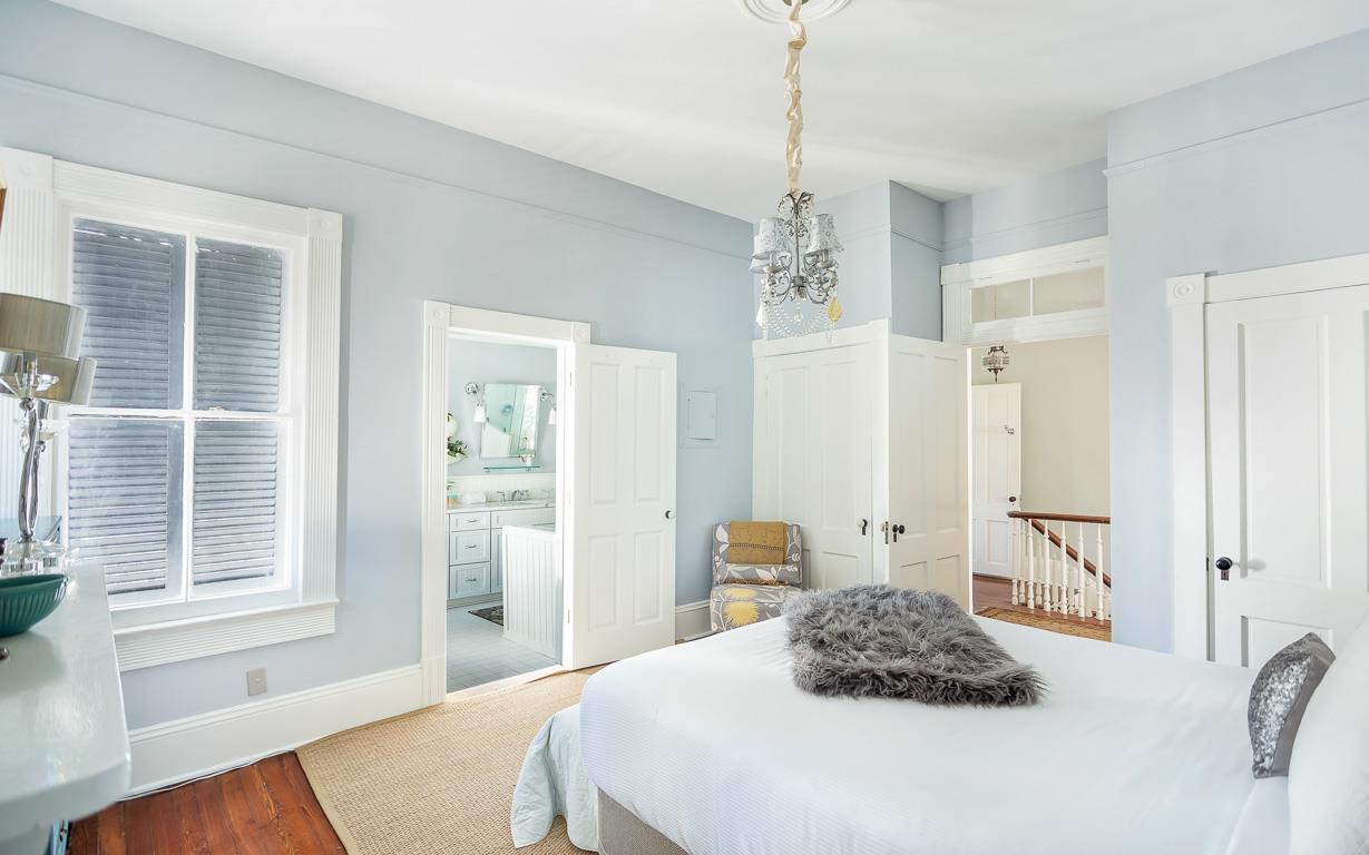 Plenty of closet space to store your belongings