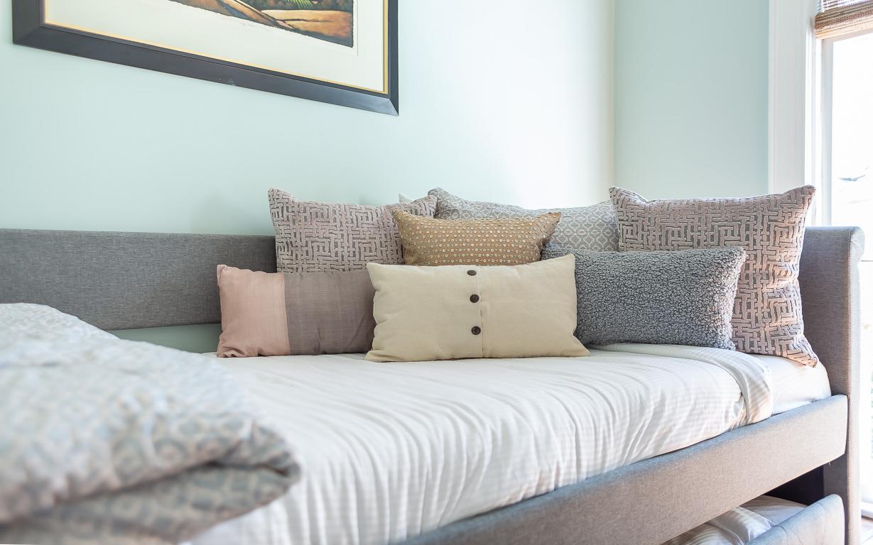 One twin bed is available for guests.