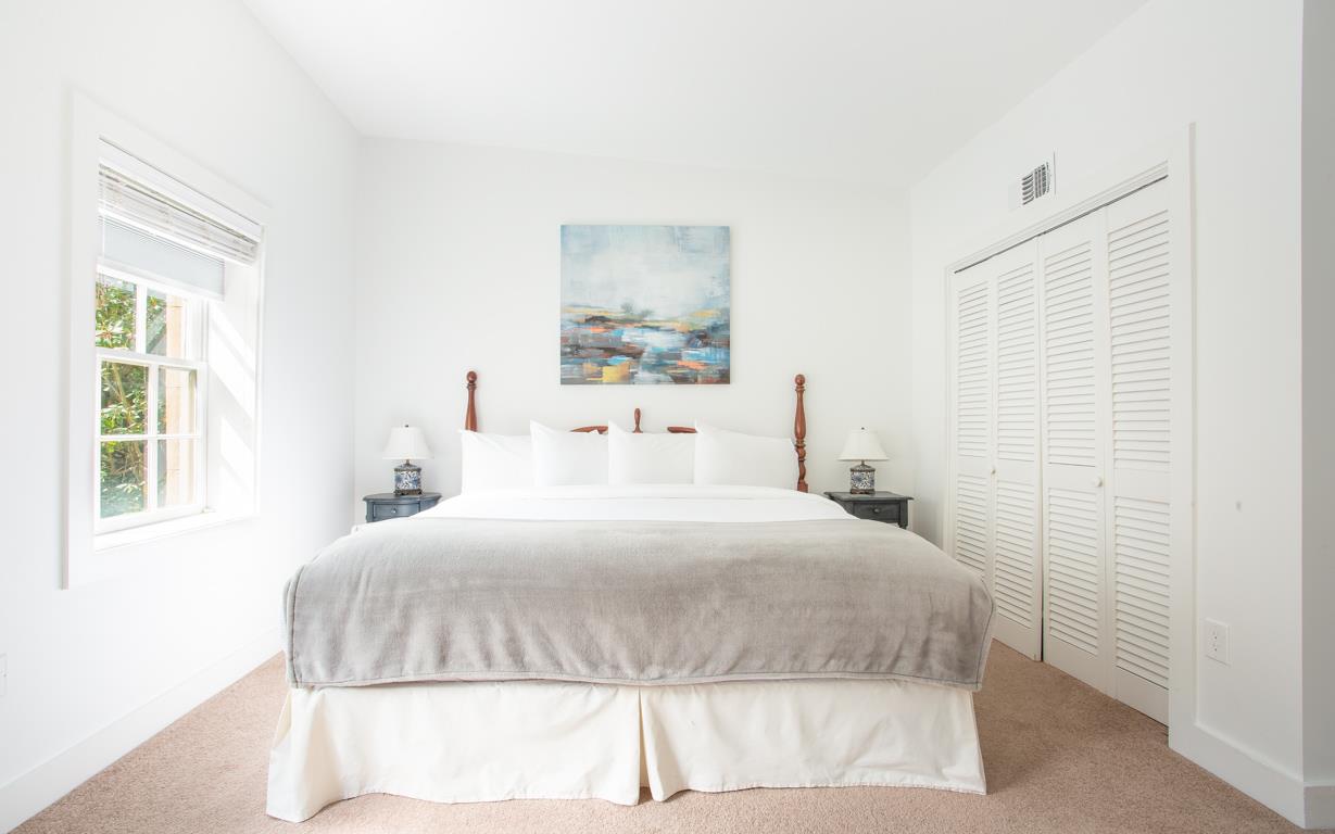 Guests can enjoy a King size bed and hotelgrade linens.