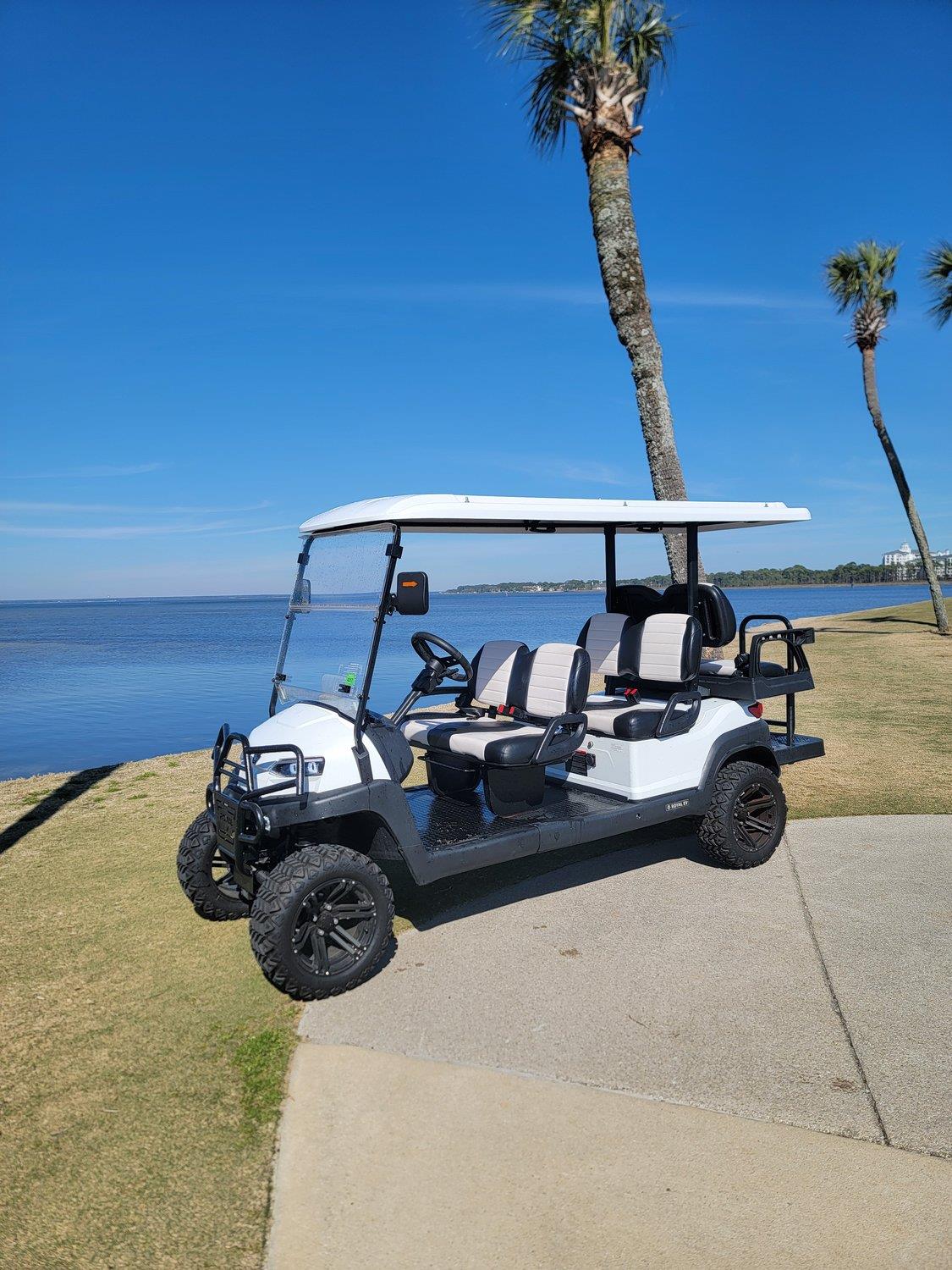 Agusta Village 523 Golf Cart