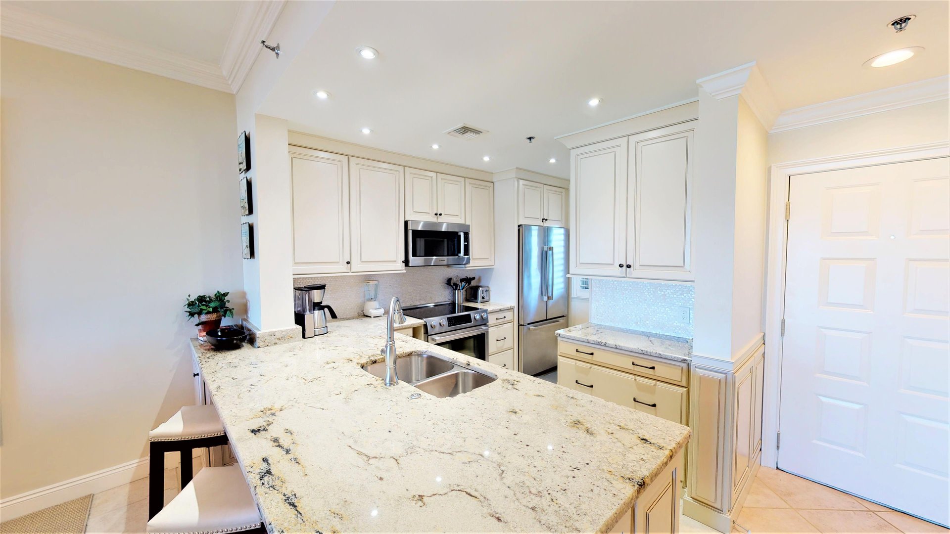 Beach Manor 310 Kitchen