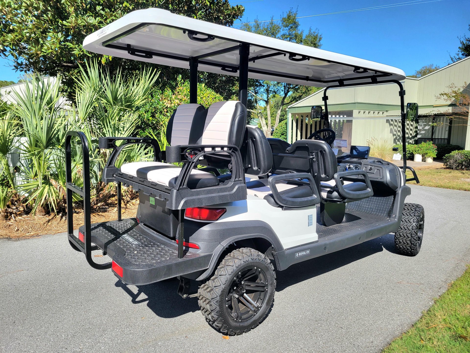 Agusta Village 523 Golf Cart