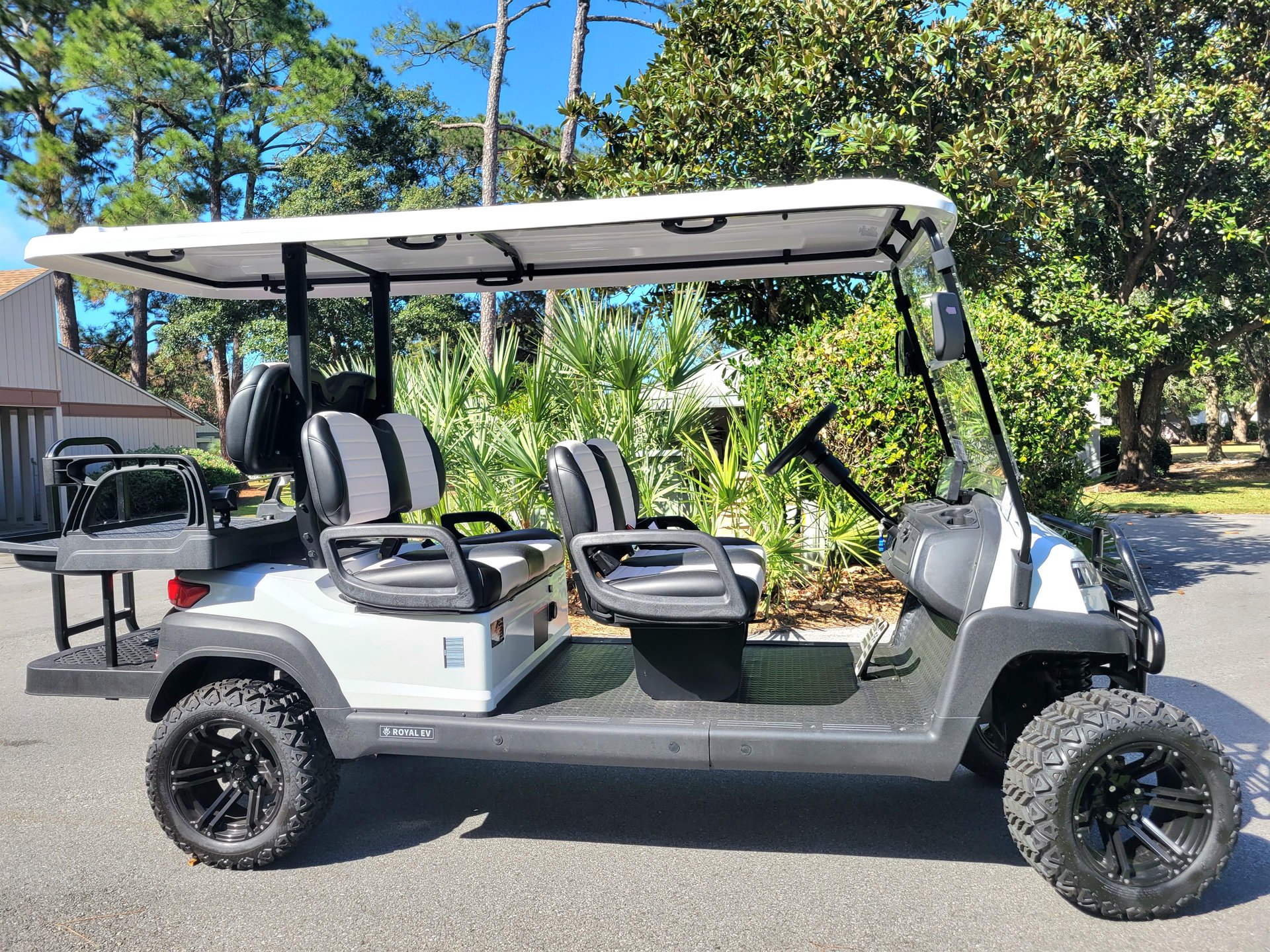 Agusta Village 523 Golf Cart