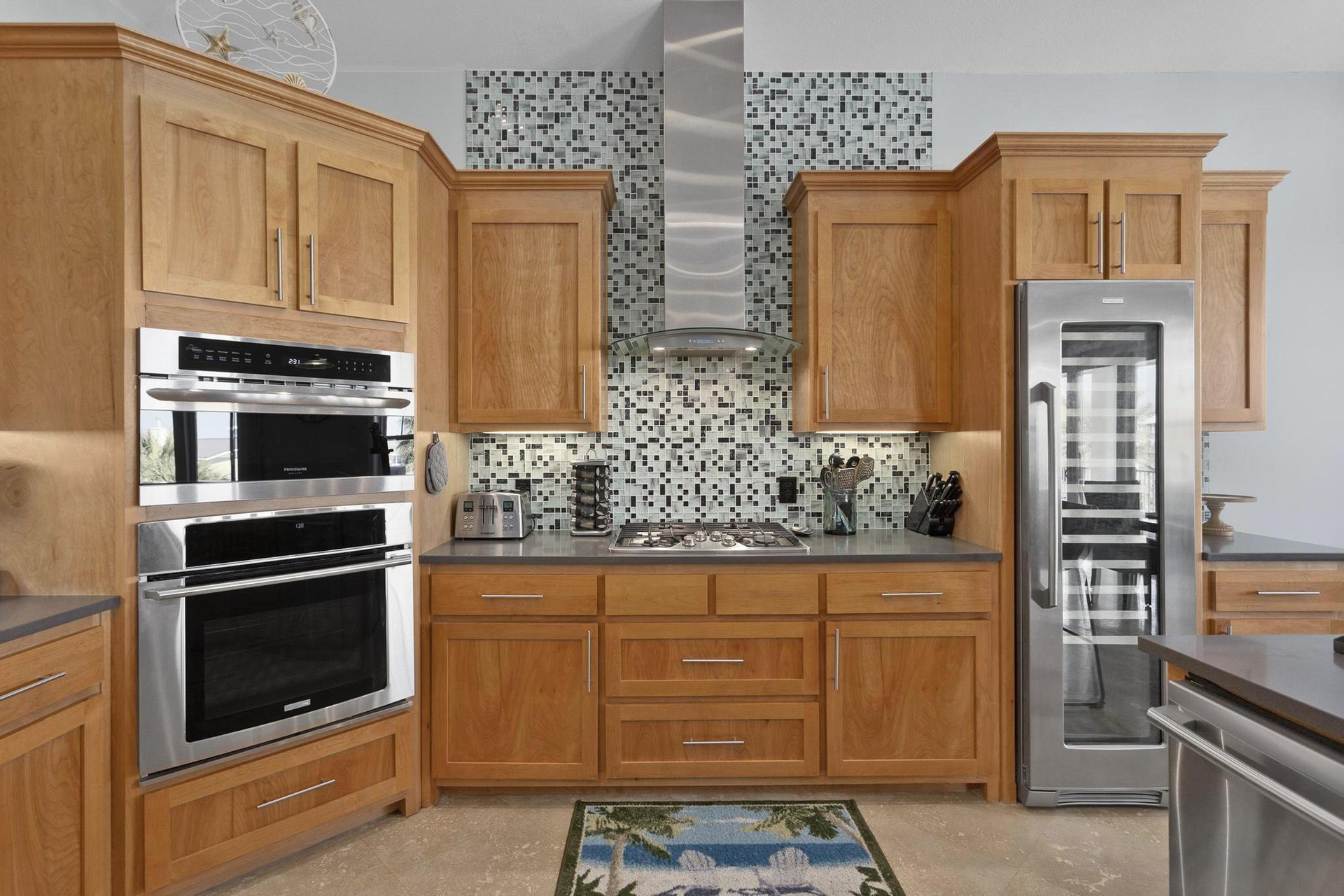 Ariola 1405  The Big Yellow Beach House 10