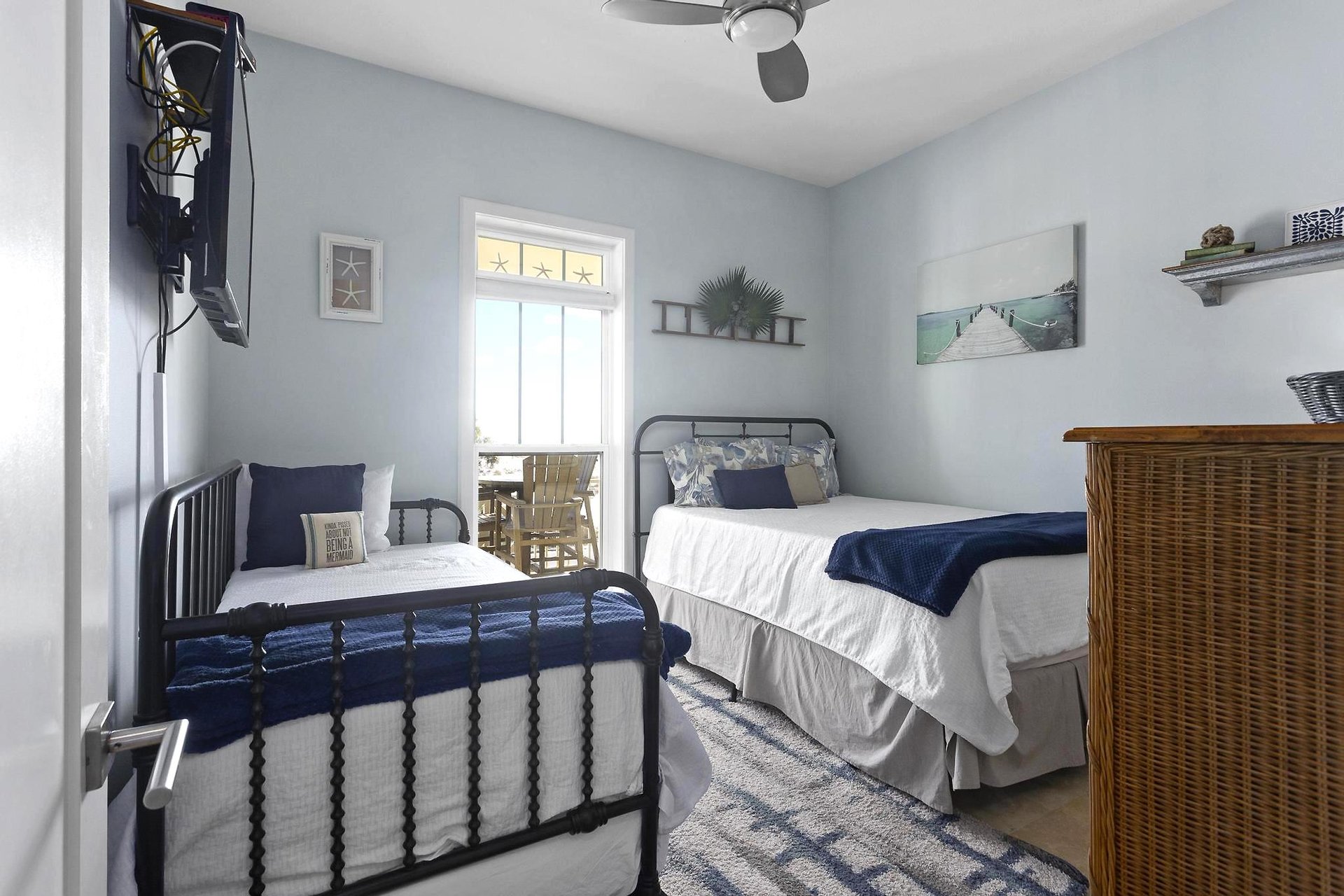 Ariola 1405  The Big Yellow Beach House 20