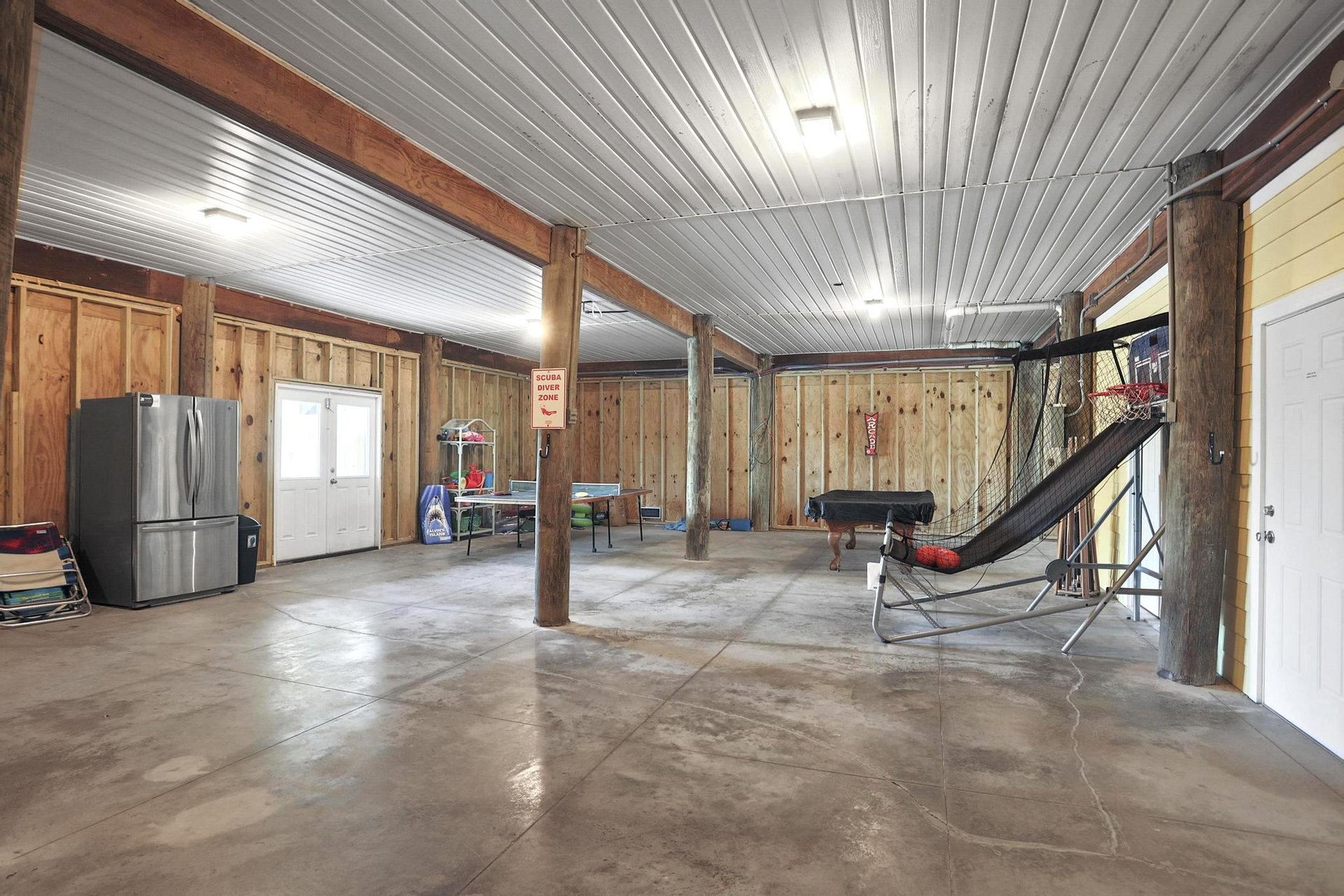 Ariola 1405  The Big Yellow Beach House 26