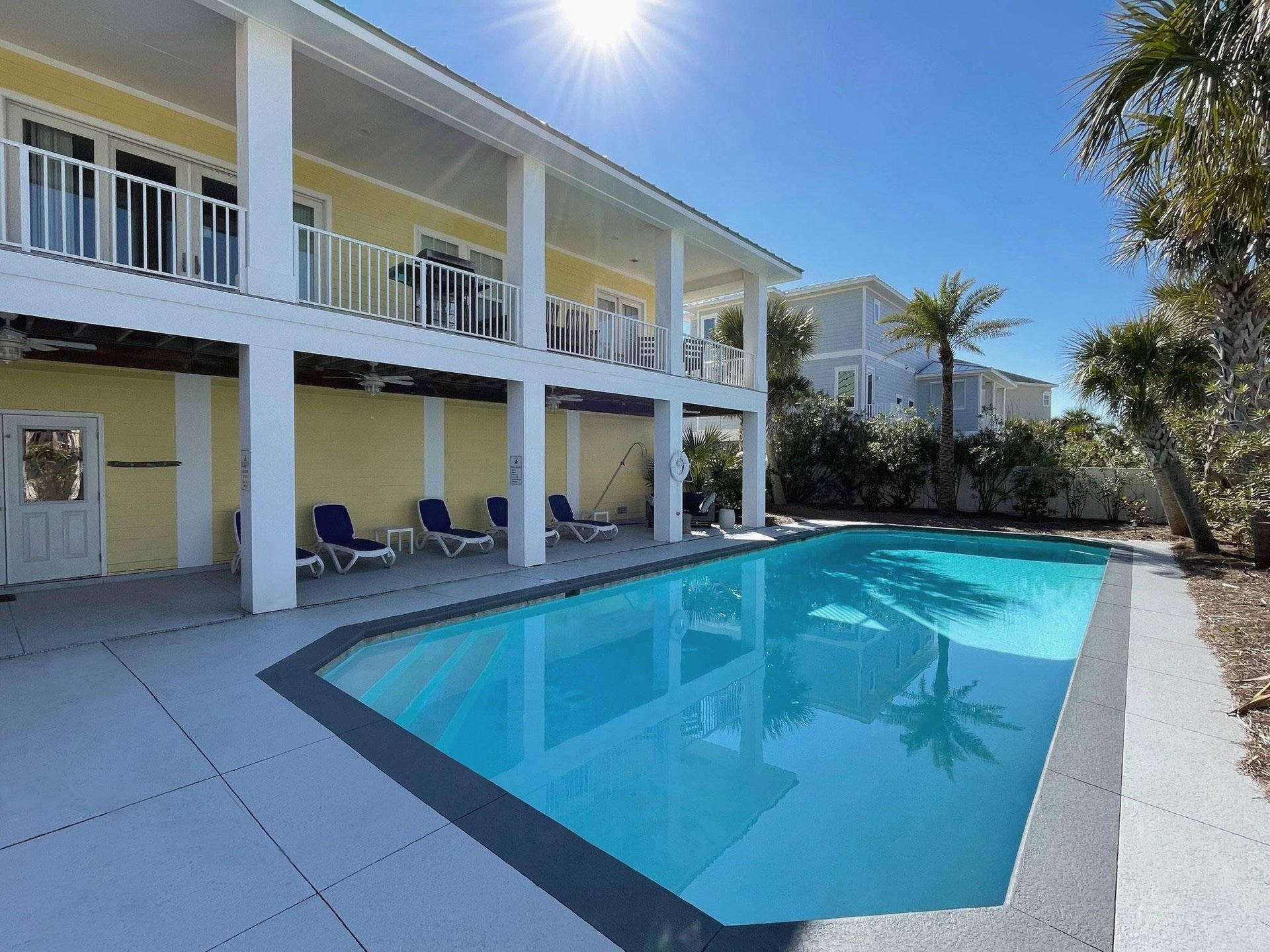 Ariola 1405  The Big Yellow Beach House 31