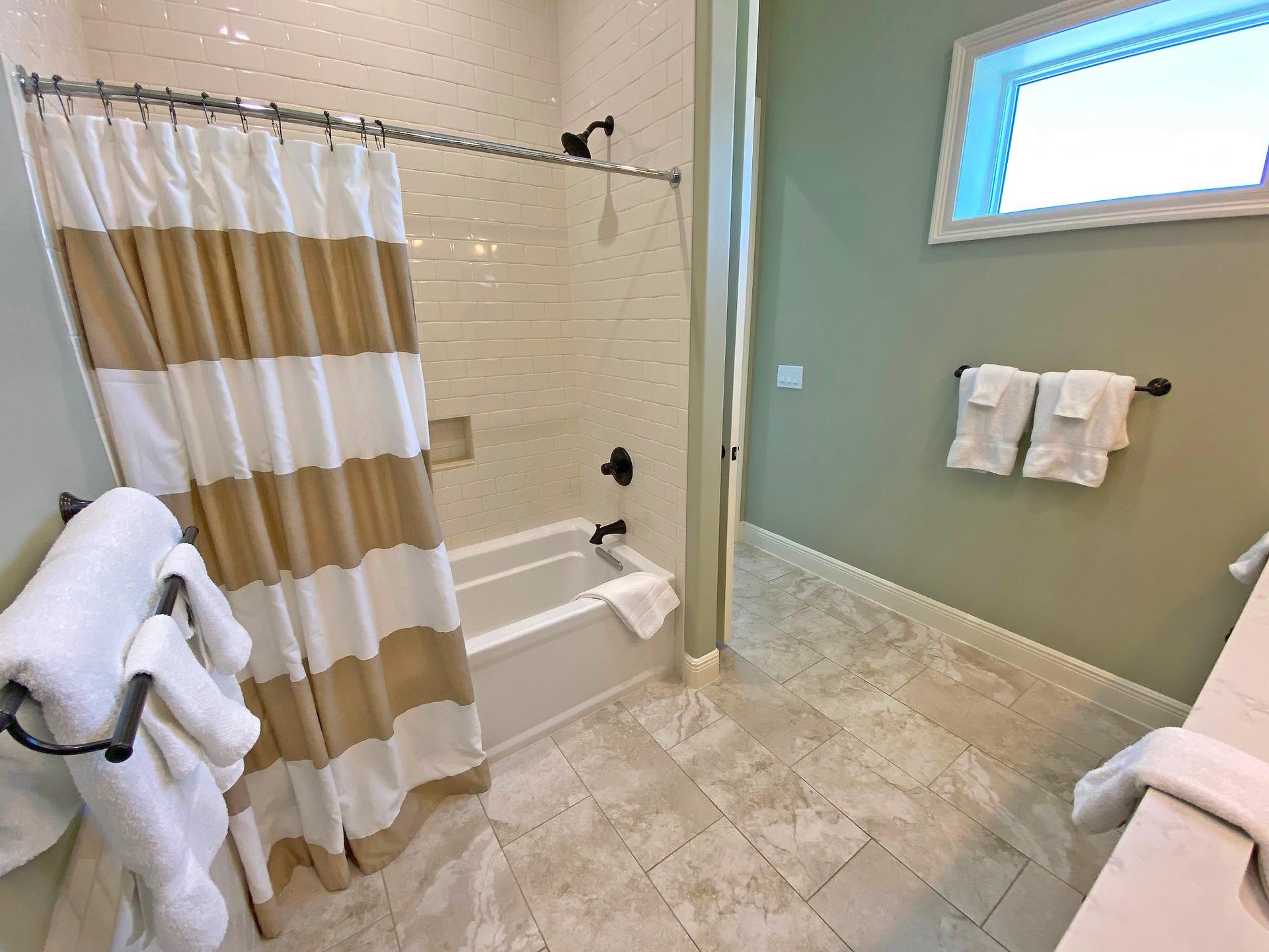 Ariola 1105  Emerald Oasis 26