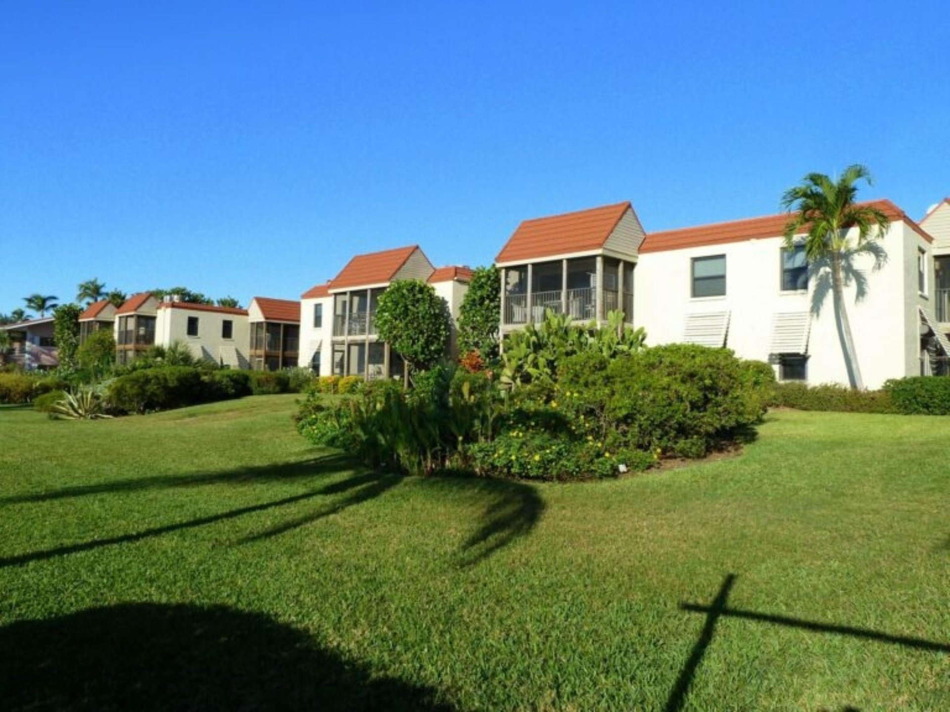 The grounds at Sanibel Moorings Resort in Sanibel, Florida