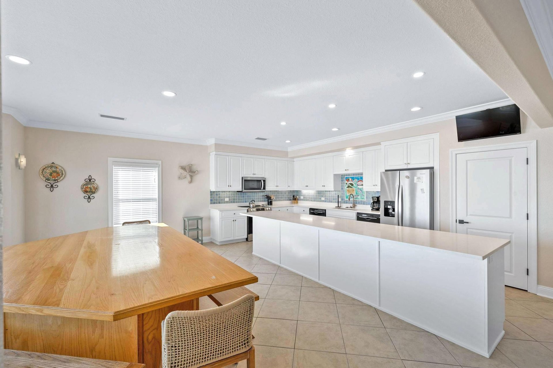 Ariola 1311  The Dolphin House 6