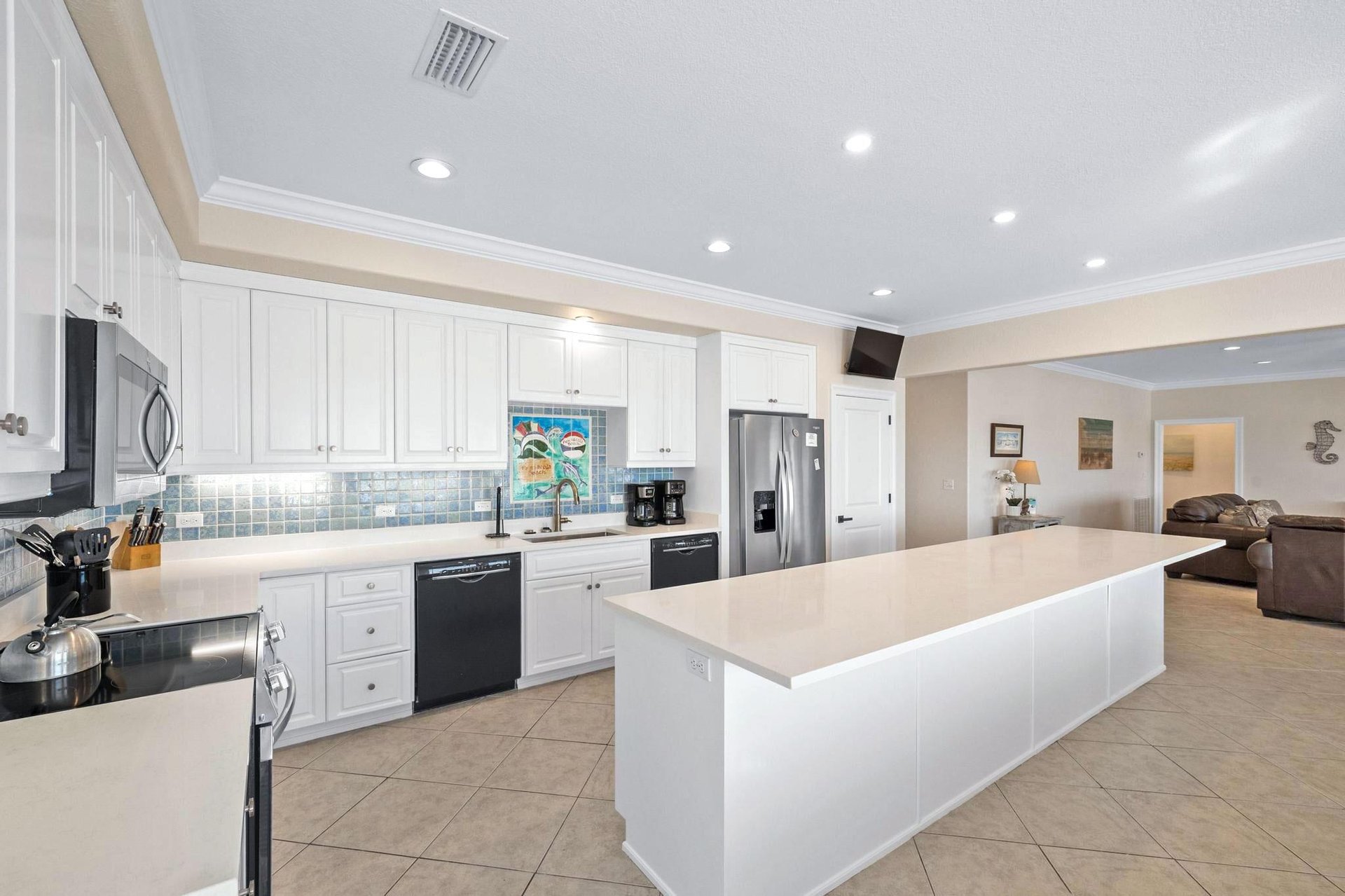 Ariola 1311  The Dolphin House 7