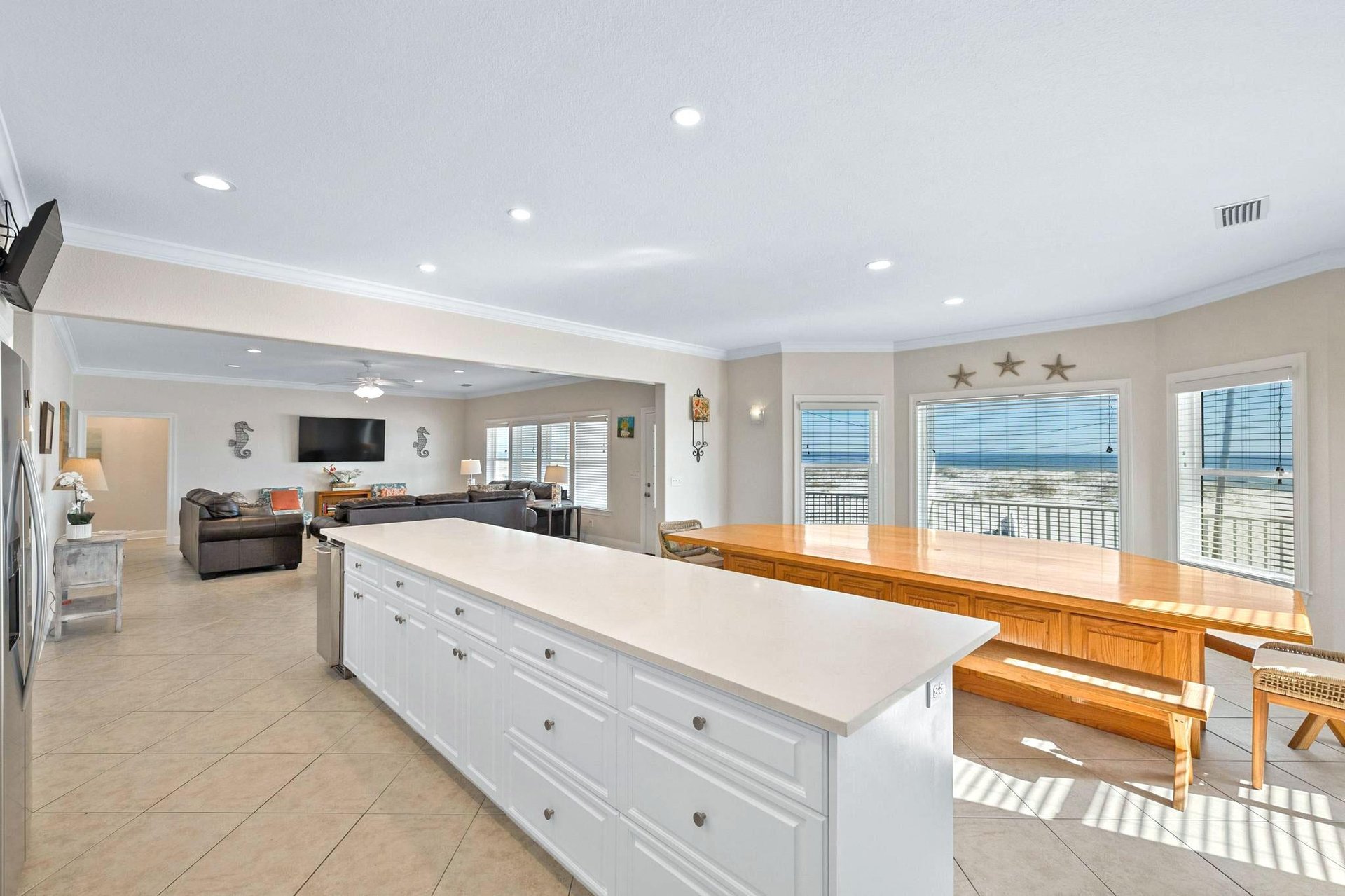 Ariola 1311  The Dolphin House 8