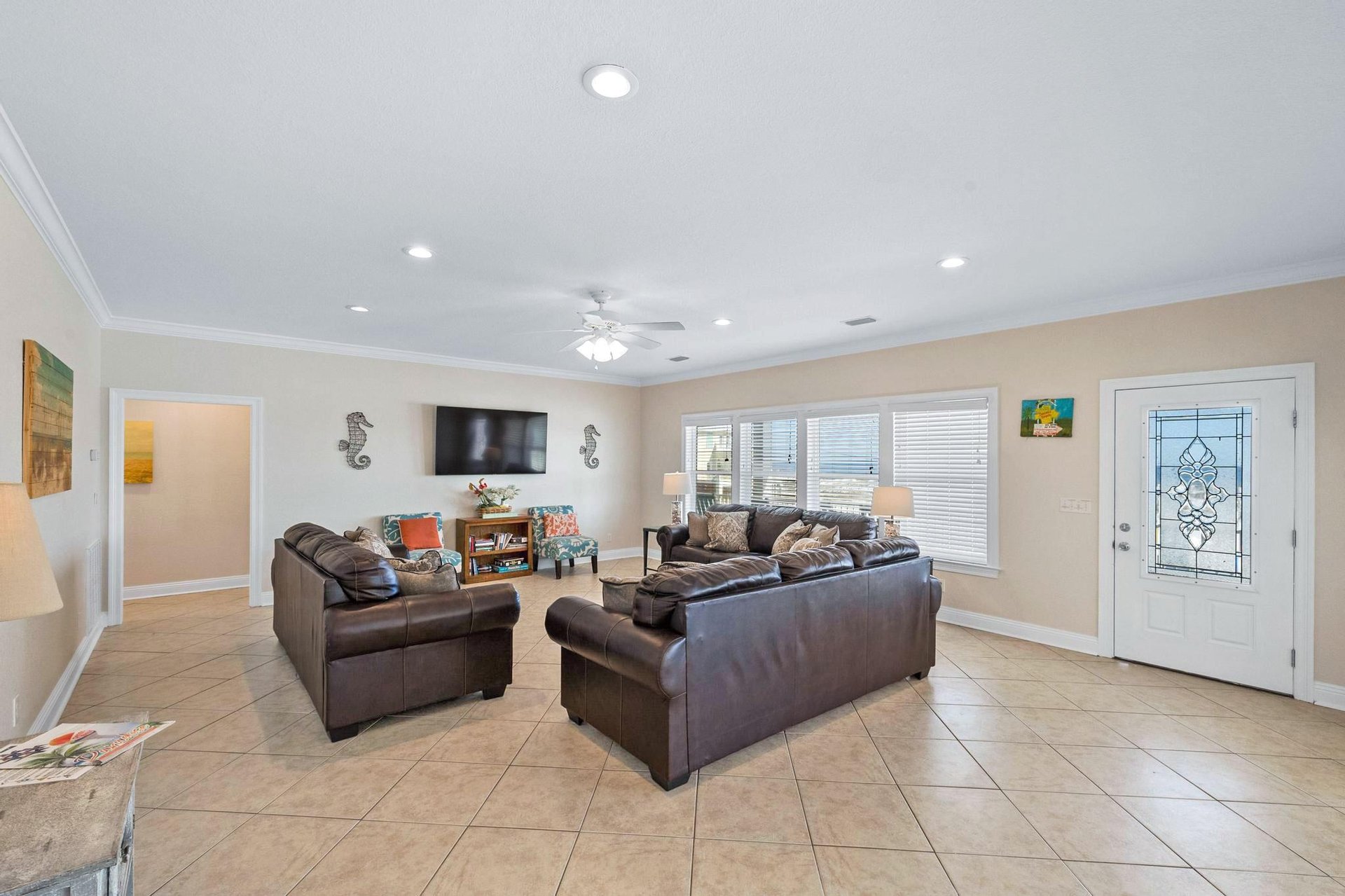 Ariola 1311  The Dolphin House 9