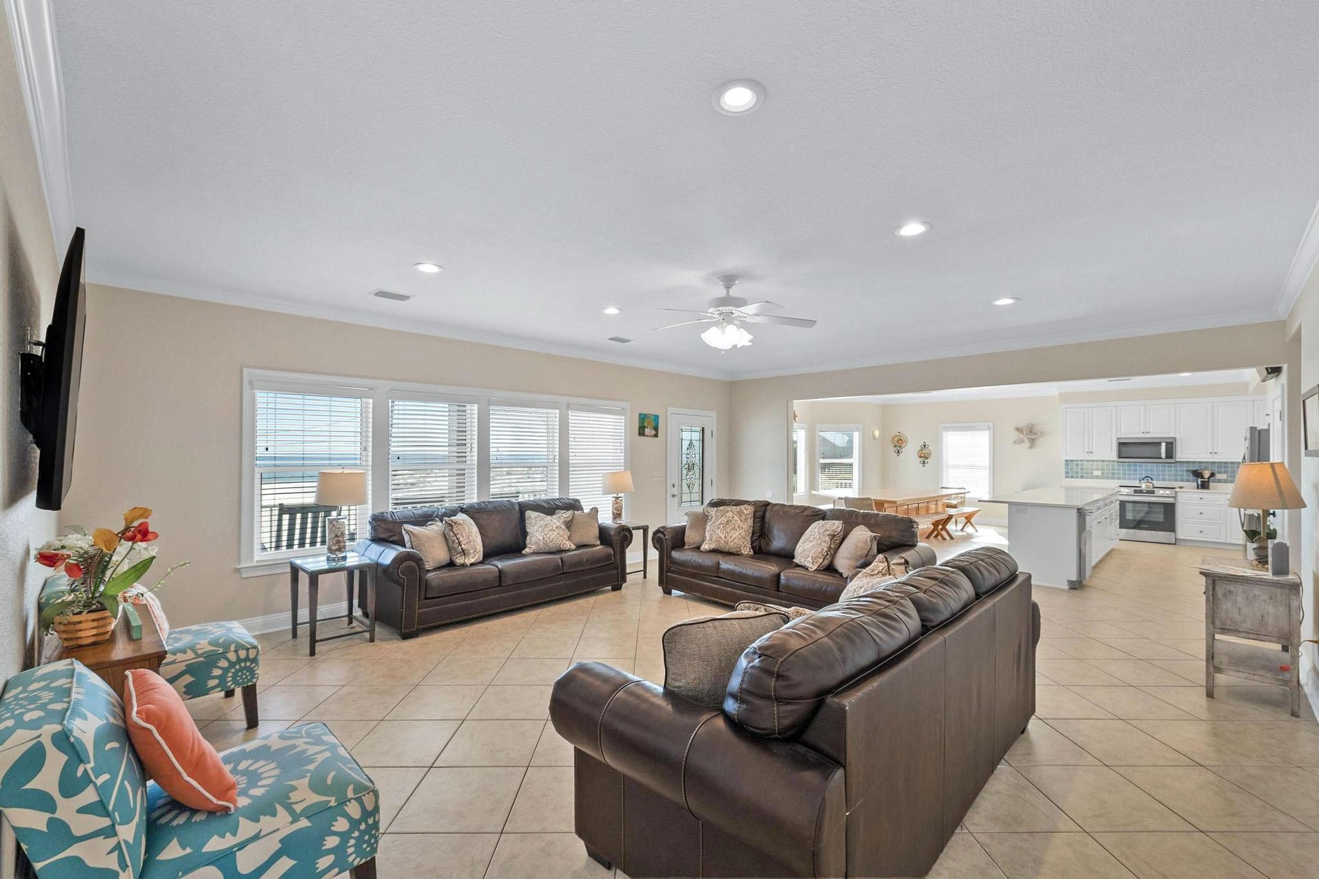 Ariola 1311  The Dolphin House 10