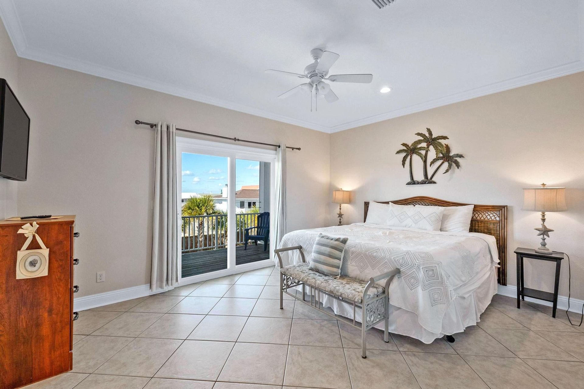 Ariola 1311  The Dolphin House 13