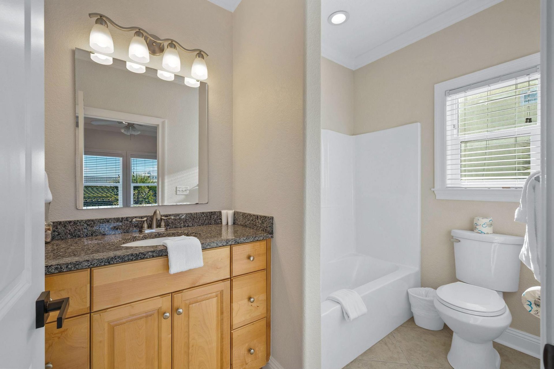 Ariola 1311  The Dolphin House 19