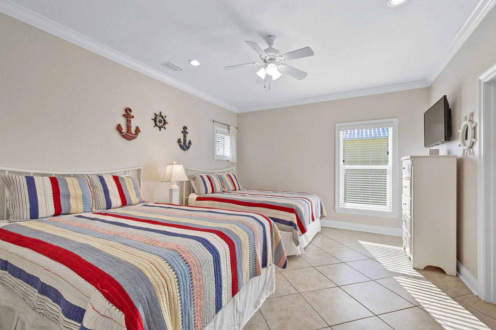 Ariola 1311  The Dolphin House 20