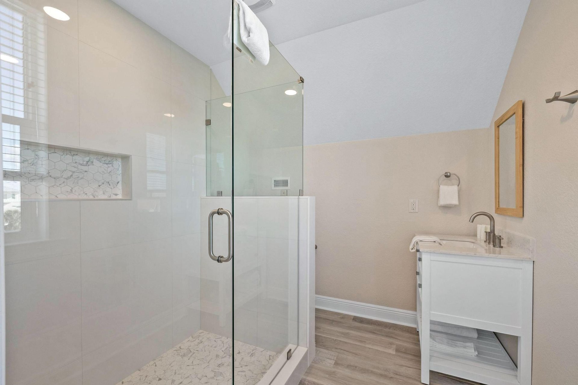 Ariola 1311  The Dolphin House 29