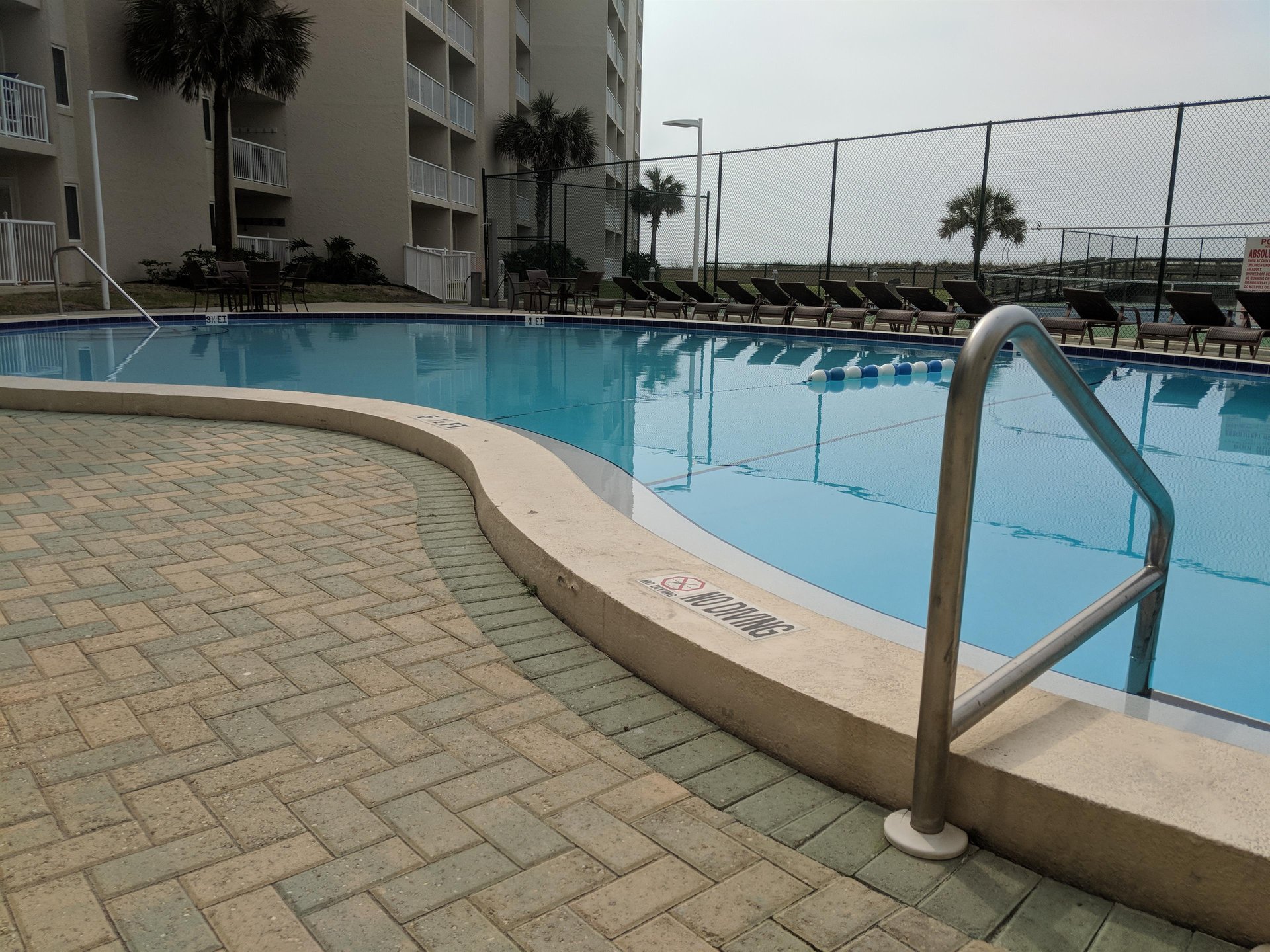 Holiday Surf and Racquet Unit 519 24