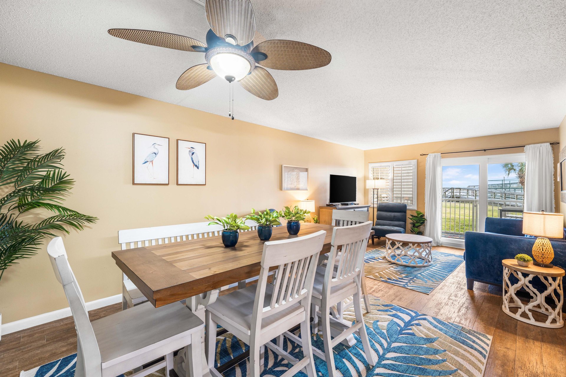 Holiday Surf and Racquet Unit 119 7