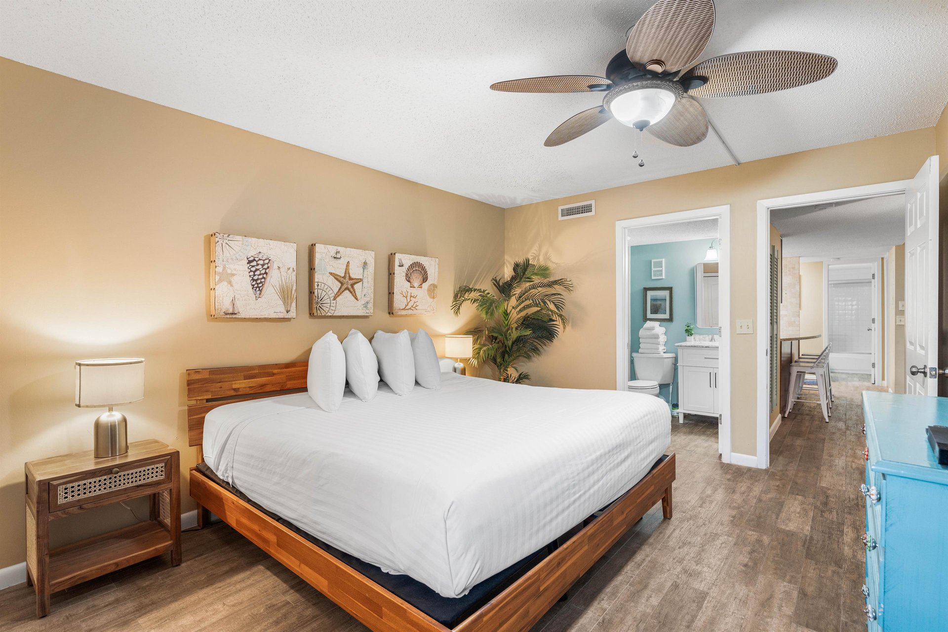 Holiday Surf and Racquet Unit 119 12