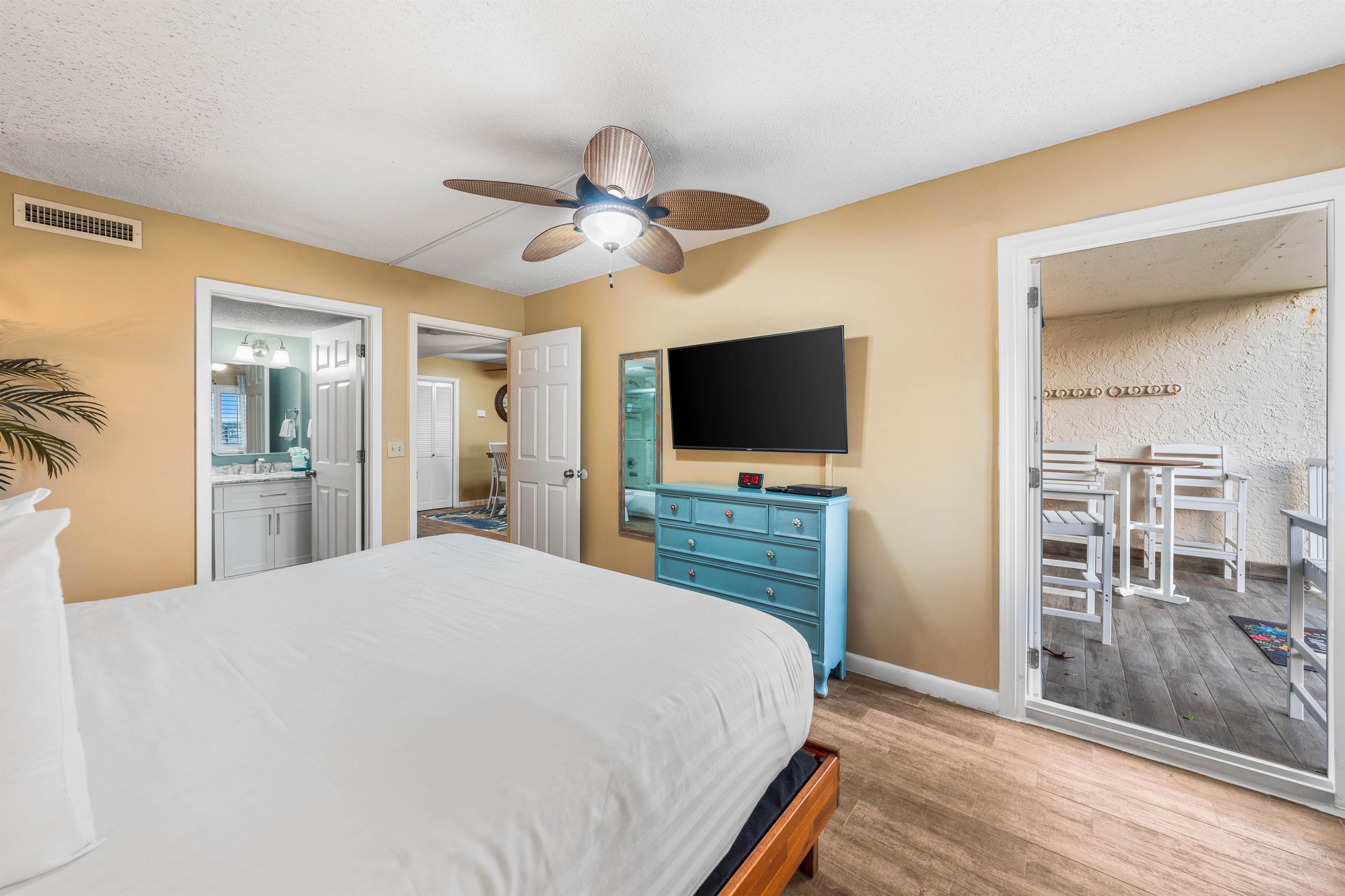 Holiday Surf and Racquet Unit 119 14