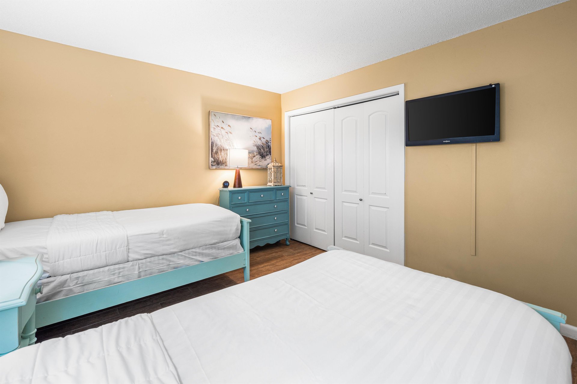 Holiday Surf and Racquet Unit 119 17