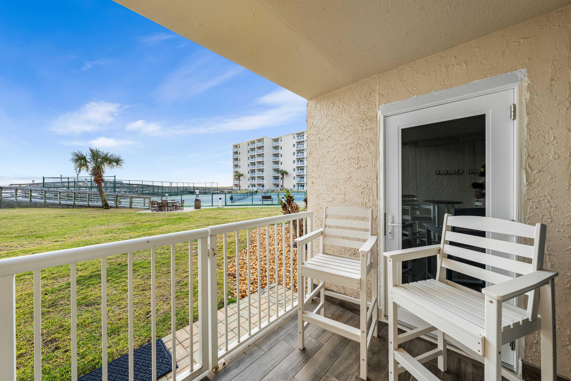 Holiday Surf and Racquet Unit 119 19