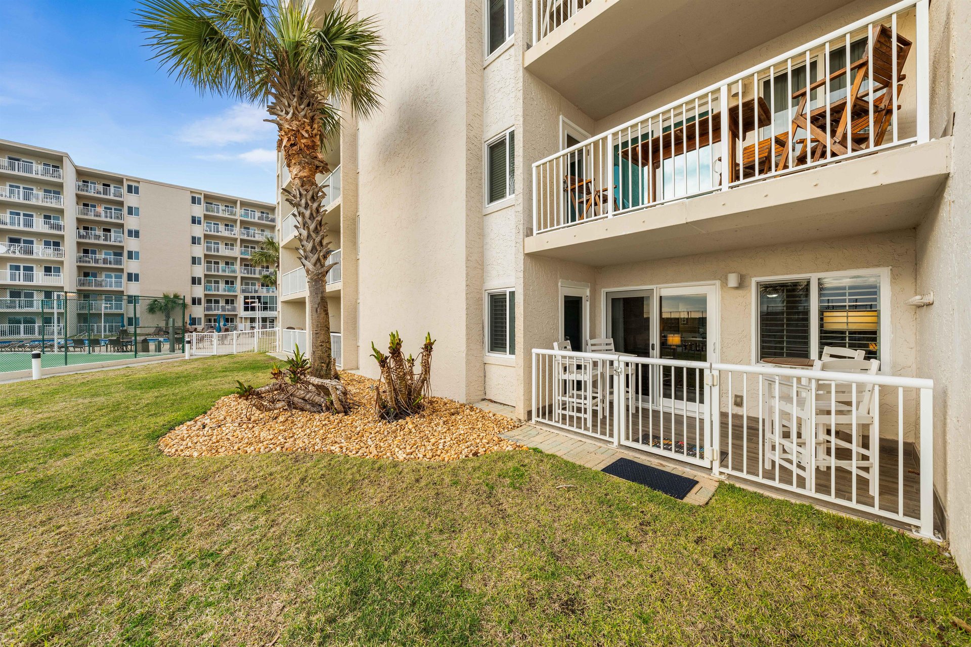 Holiday Surf and Racquet Unit 119 21