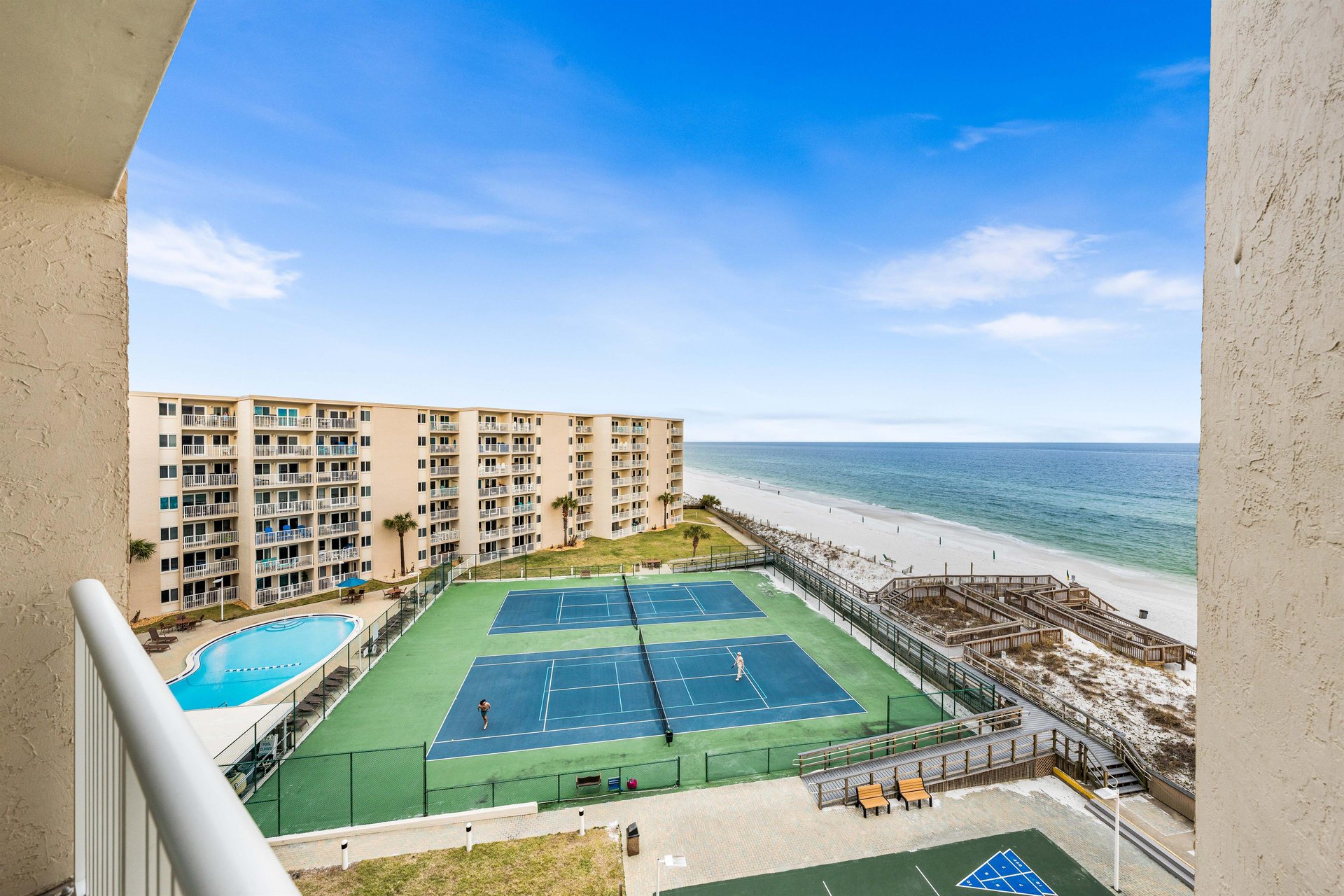 Holiday Surf and Racquet Unit 604 24