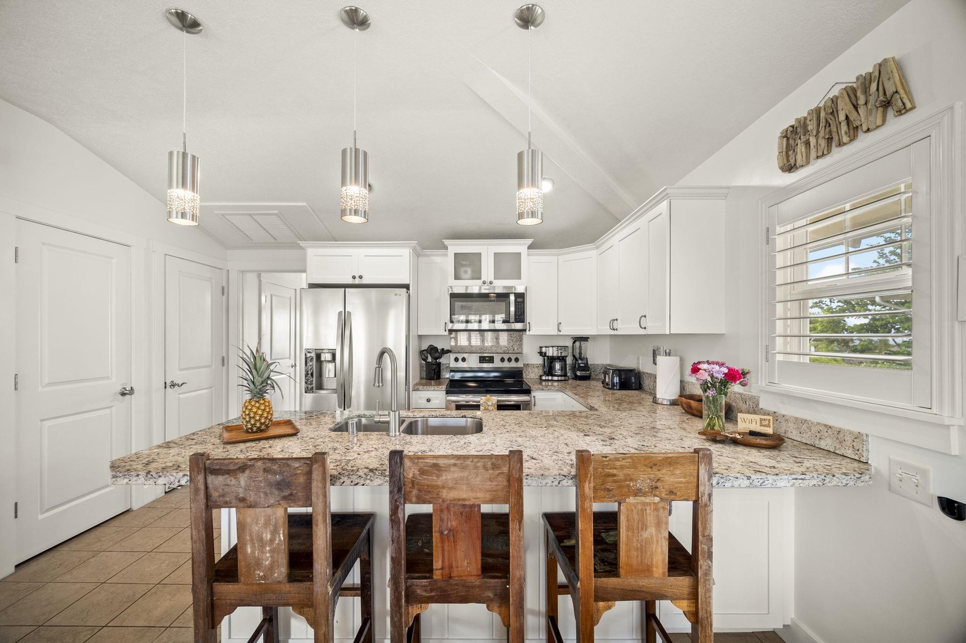 Gorgeous kitchen with top of the line appliances