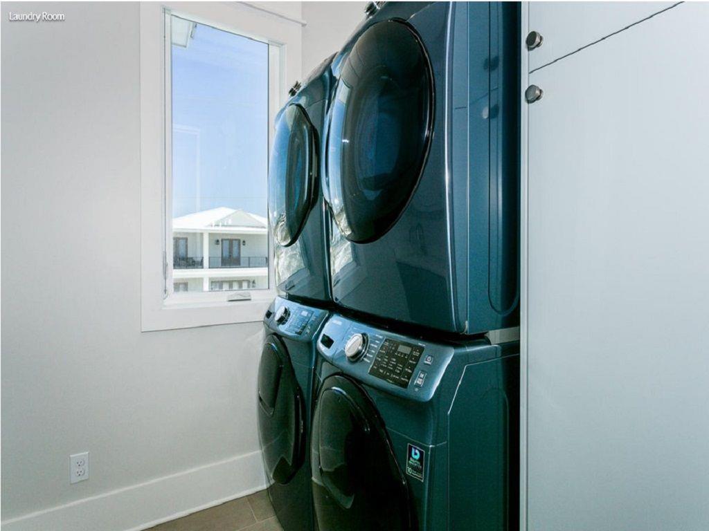 Ariola 906  Salty Kisses 36