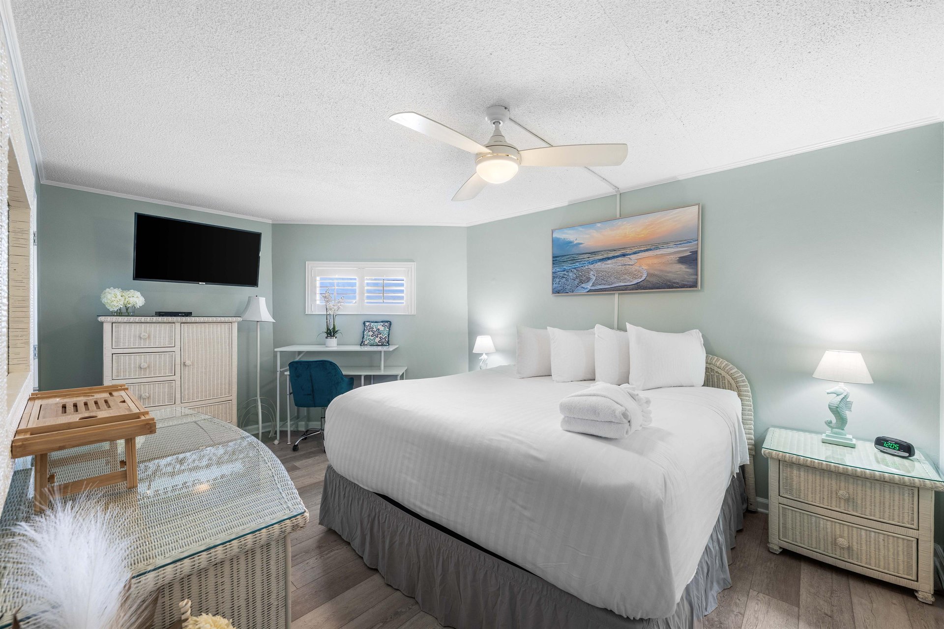 Bedroom with King Bed and Desk