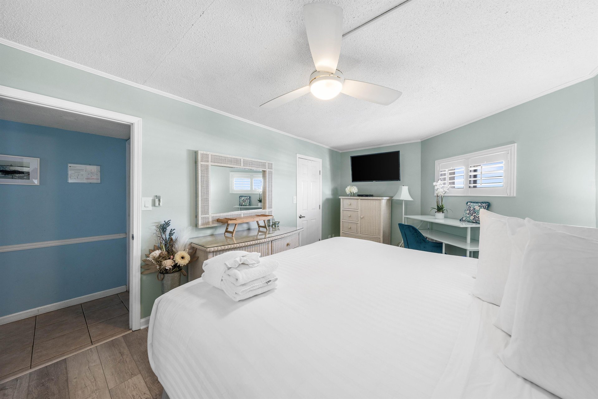 Bedroom with King Bed and Desk