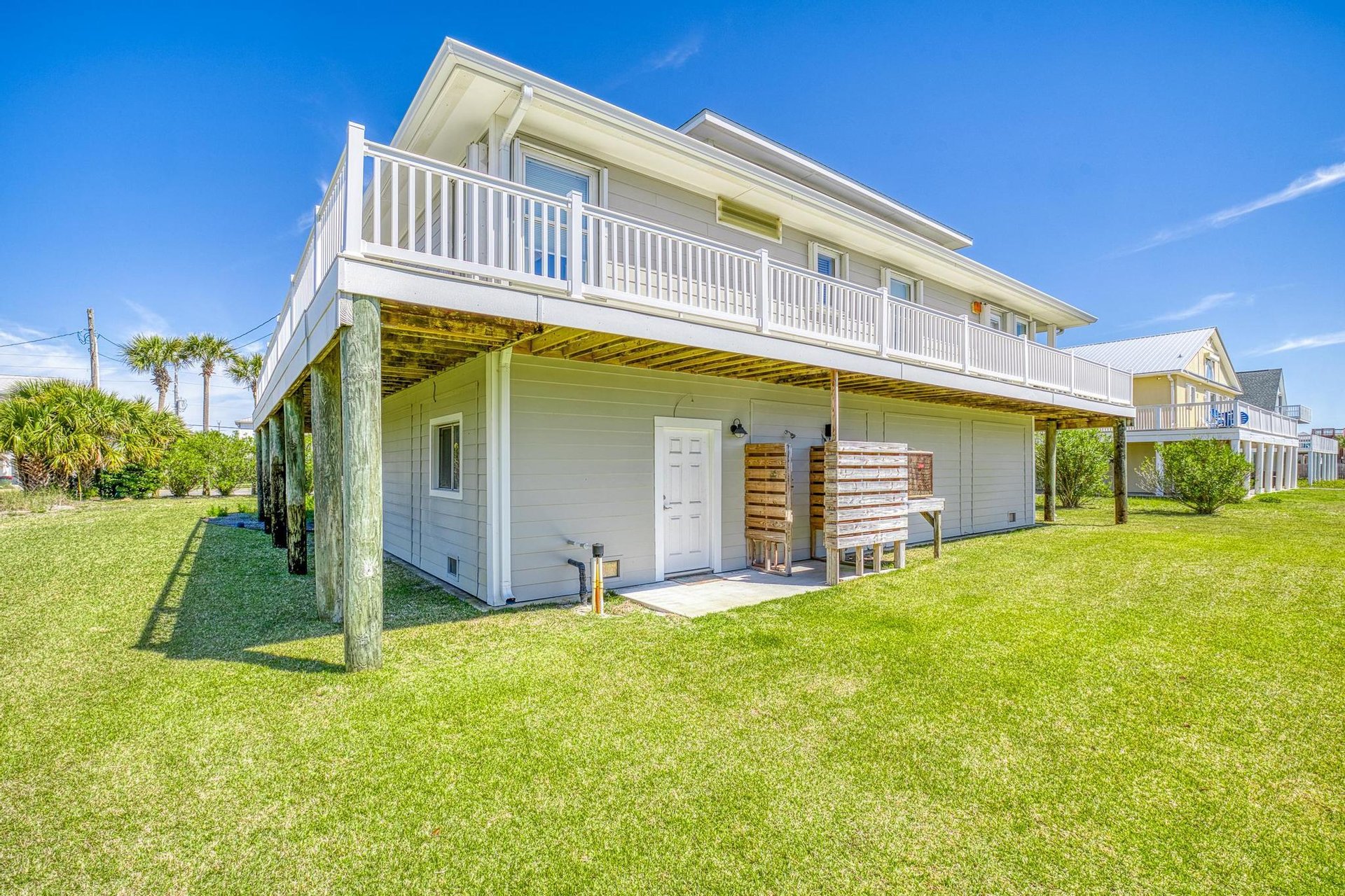 Via De Luna 1004  The Roost 40